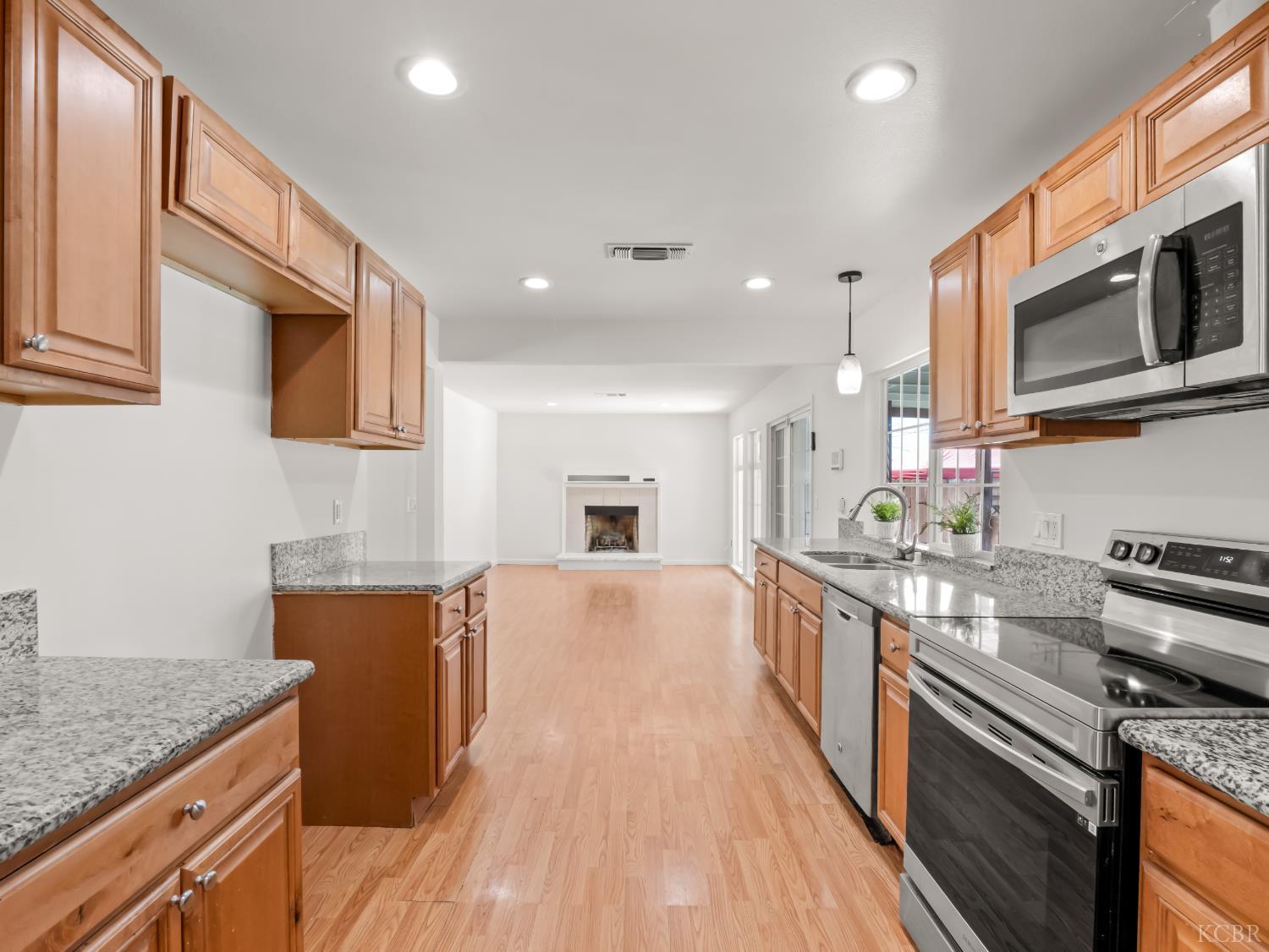 580 E Spruce Ave, Lemoore, CA 93245