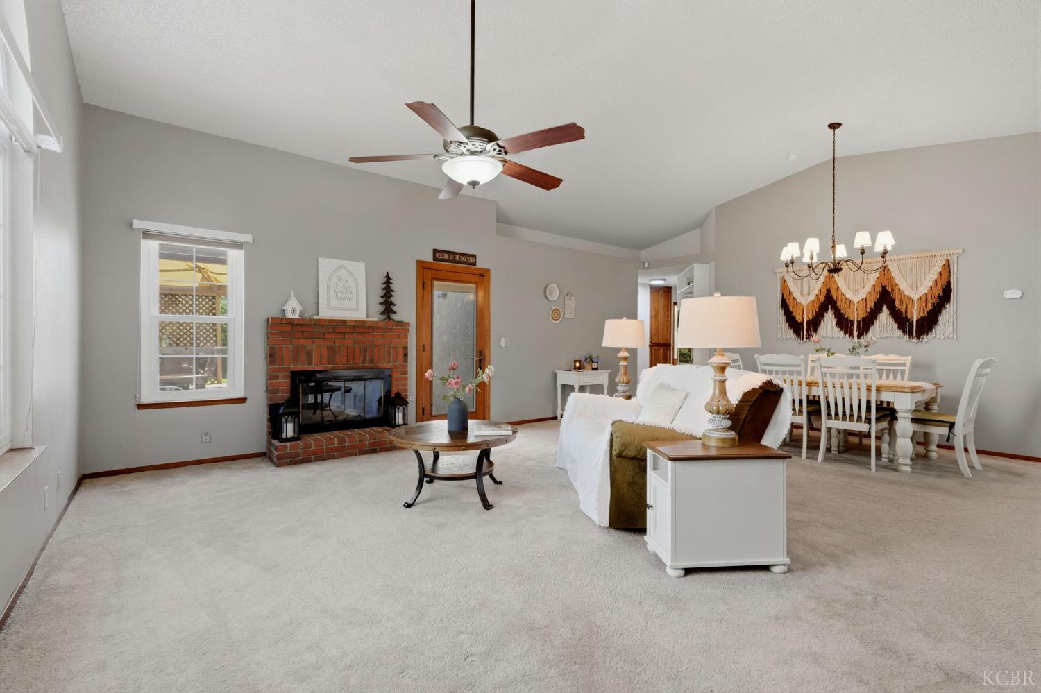 89 Devon Dr, Lemoore, CA 93245