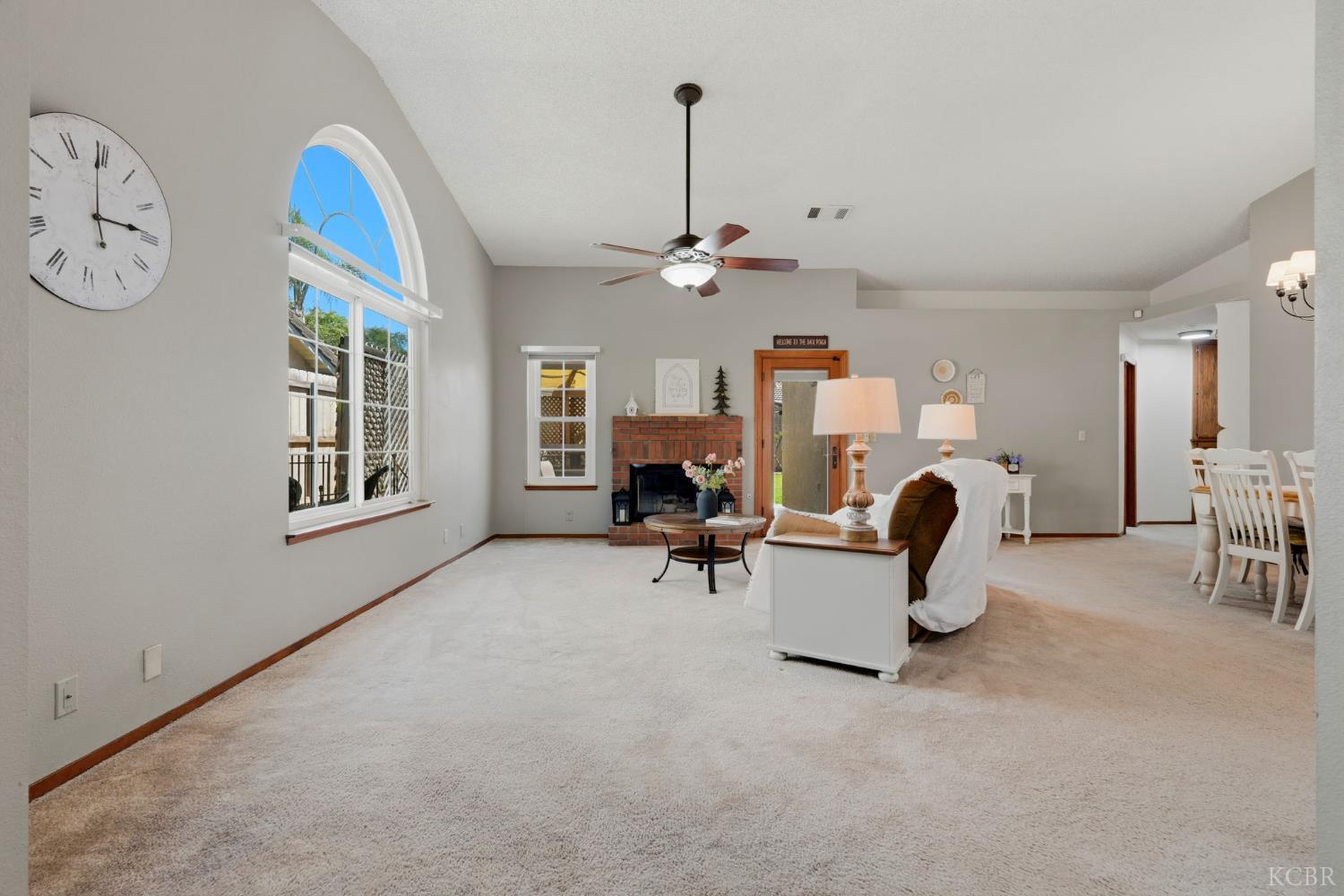 89 Devon Dr, Lemoore, CA 93245