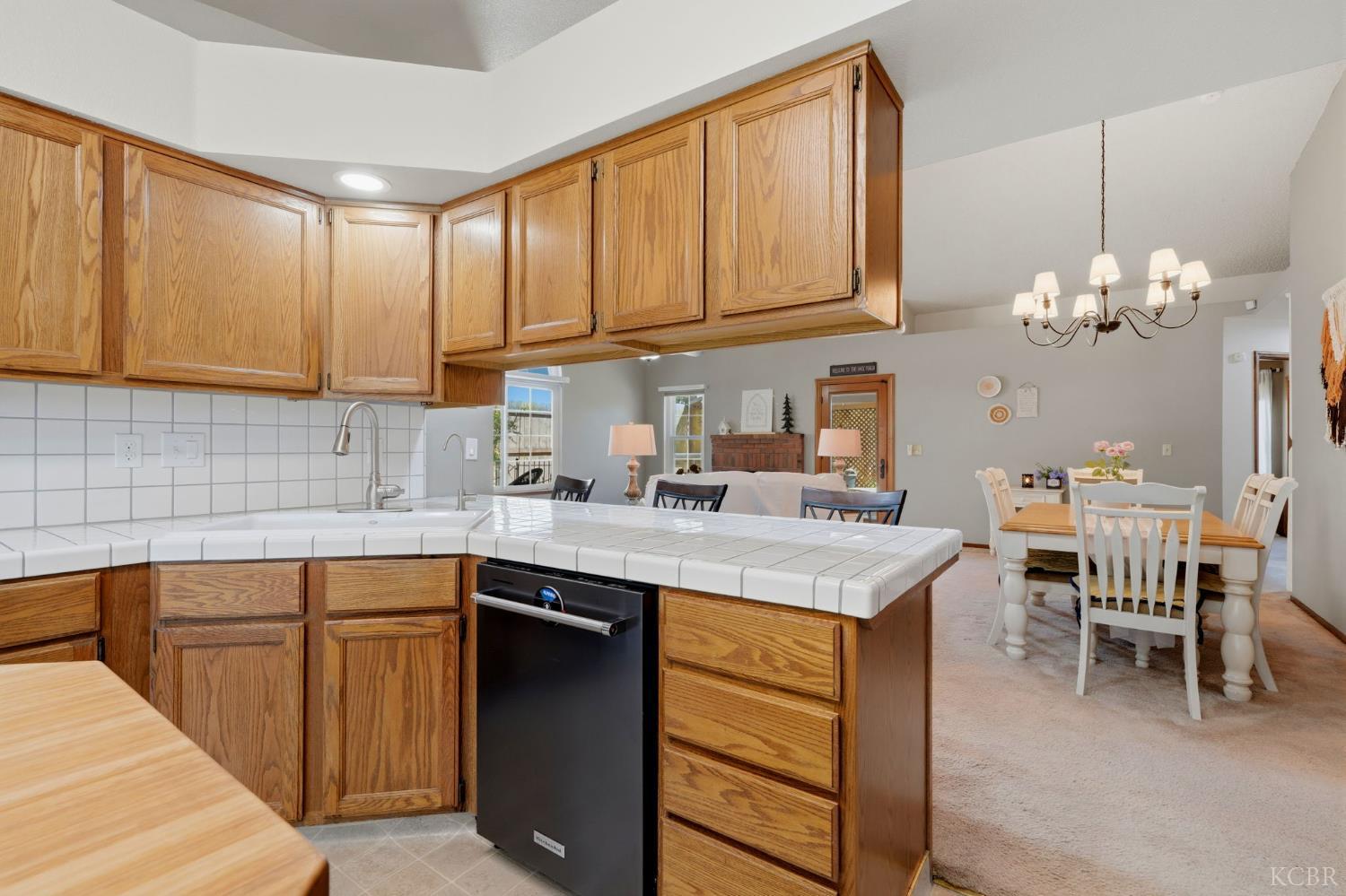 89 Devon Dr, Lemoore, CA 93245