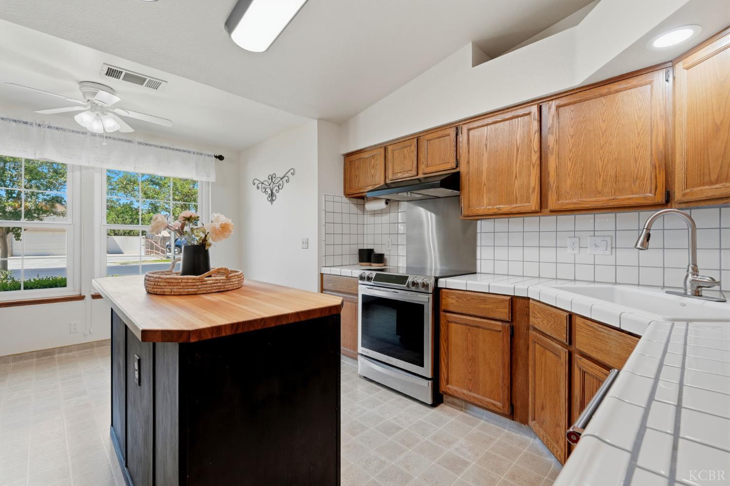 89 Devon Dr, Lemoore, CA 93245