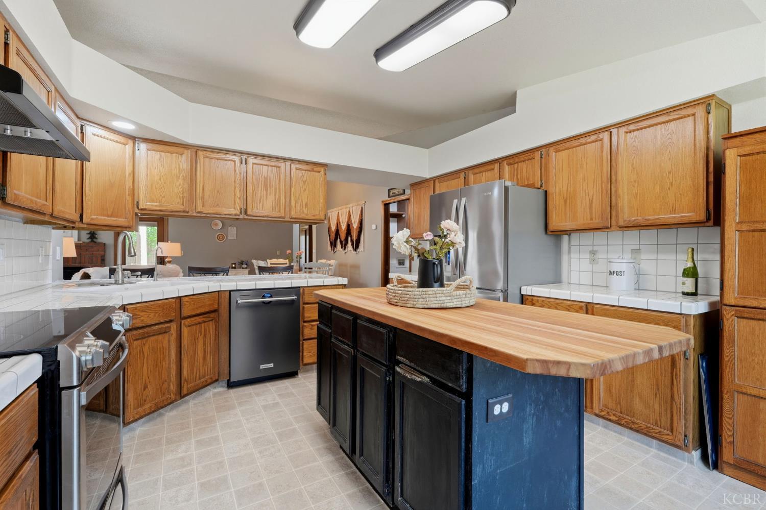 89 Devon Dr, Lemoore, CA 93245