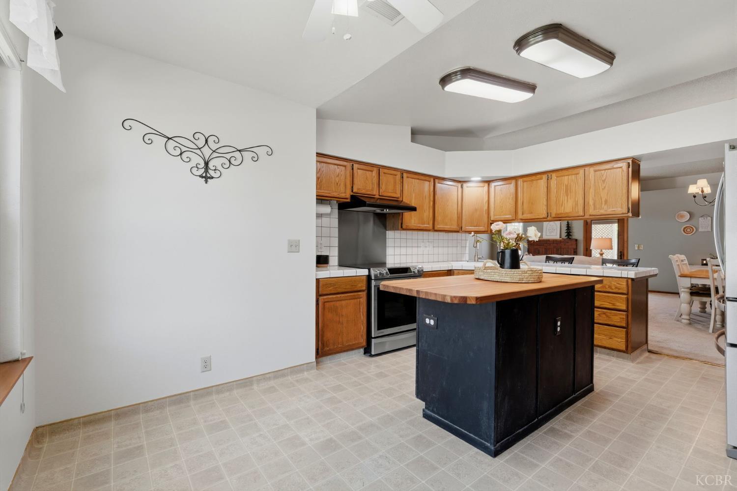 89 Devon Dr, Lemoore, CA 93245