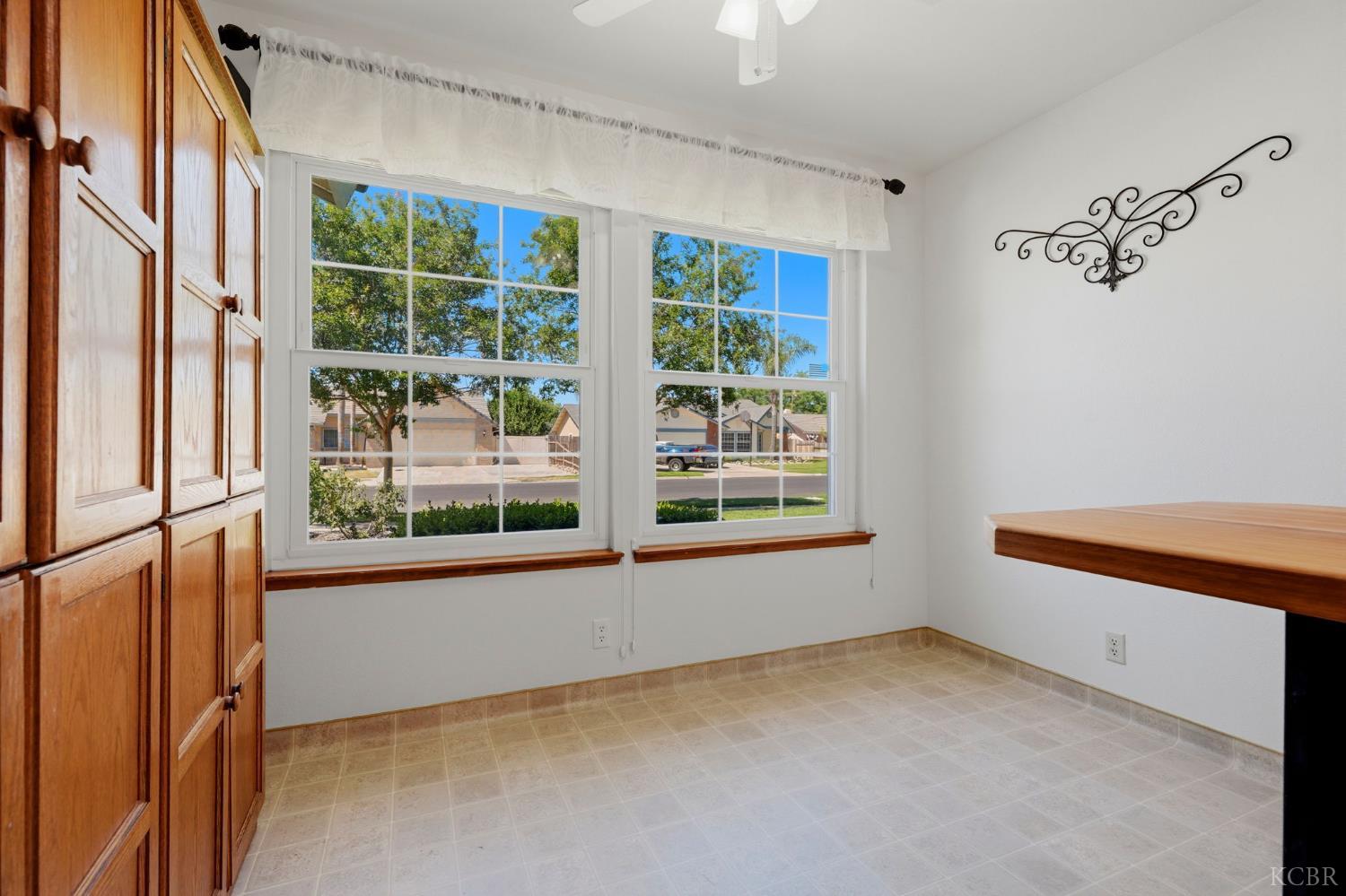 89 Devon Dr, Lemoore, CA 93245