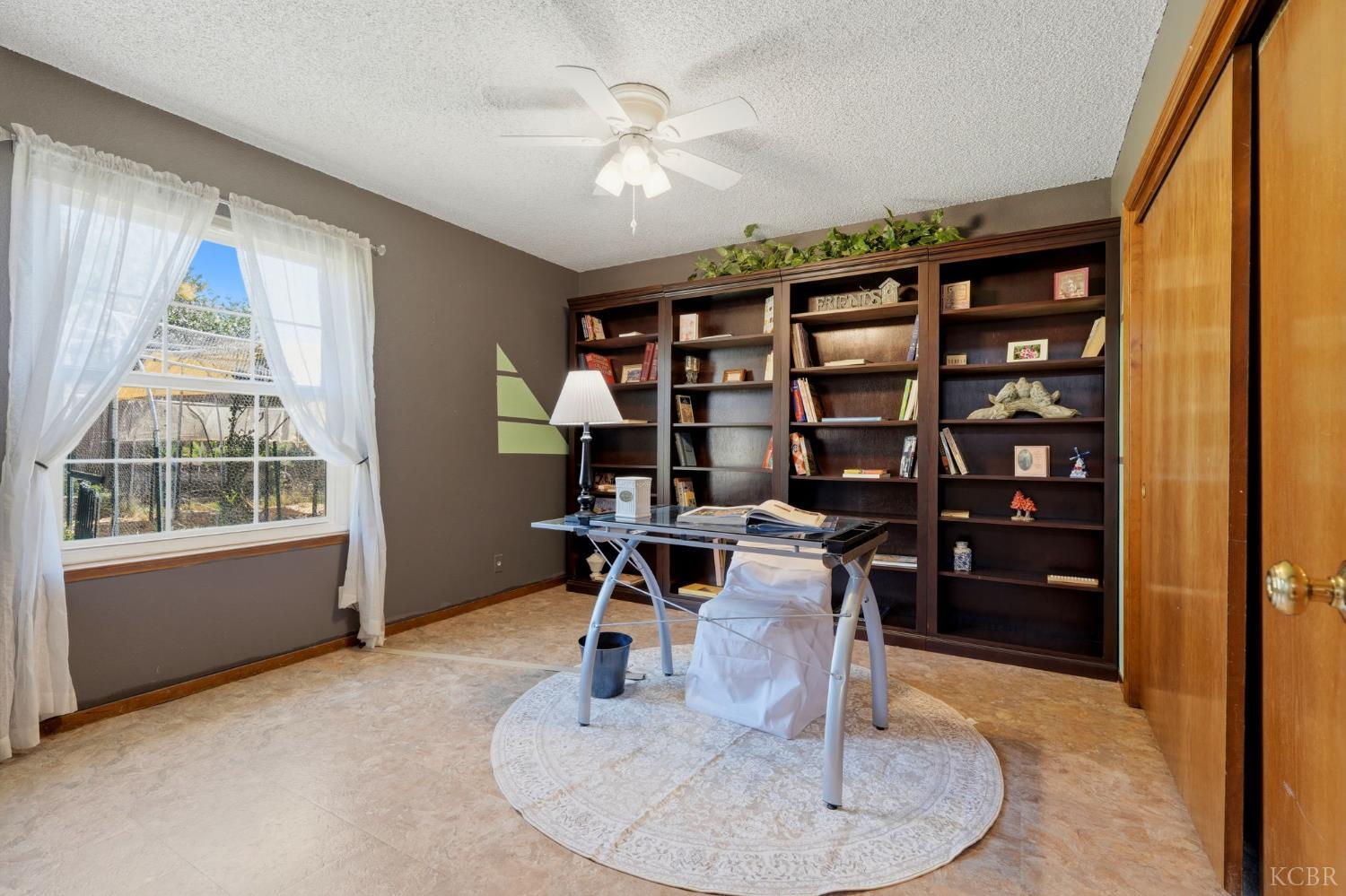 89 Devon Dr, Lemoore, CA 93245