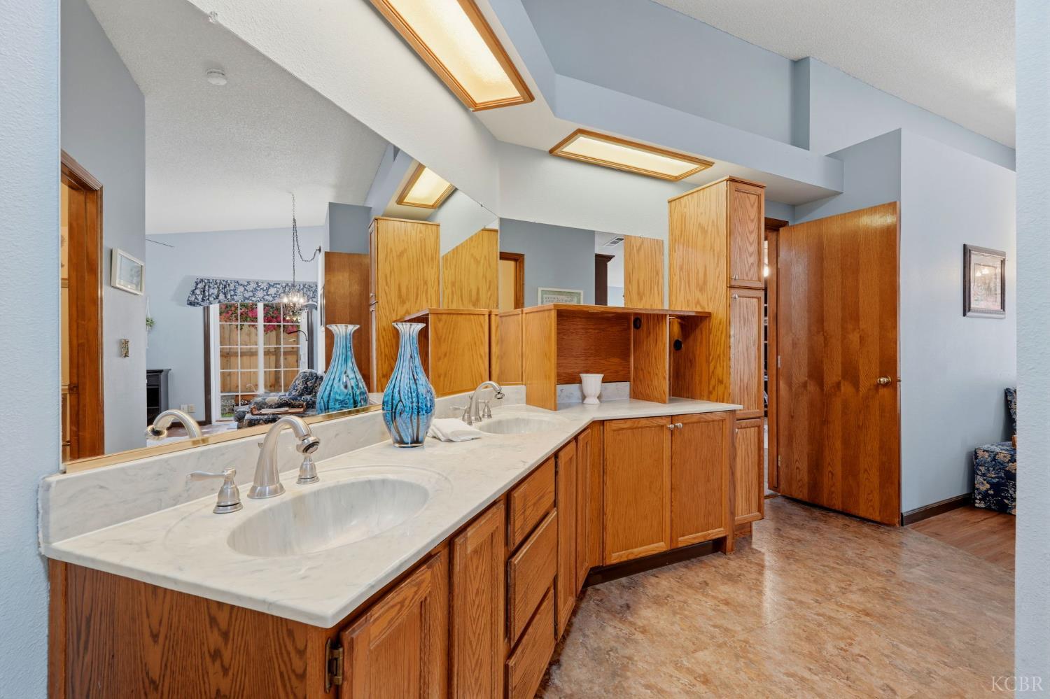 89 Devon Dr, Lemoore, CA 93245