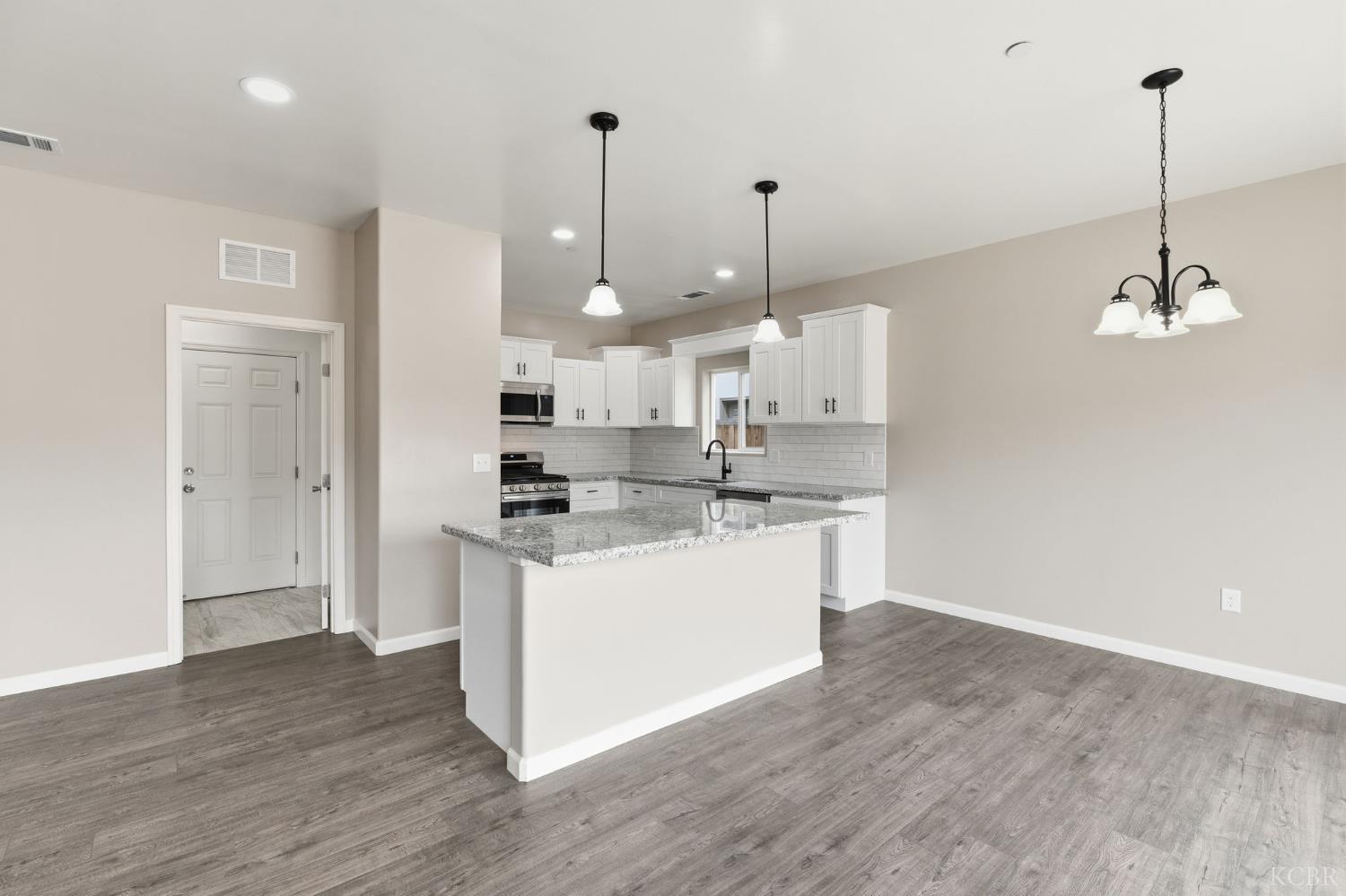 3447 E Douglas Ave, Visalia, CA 93292