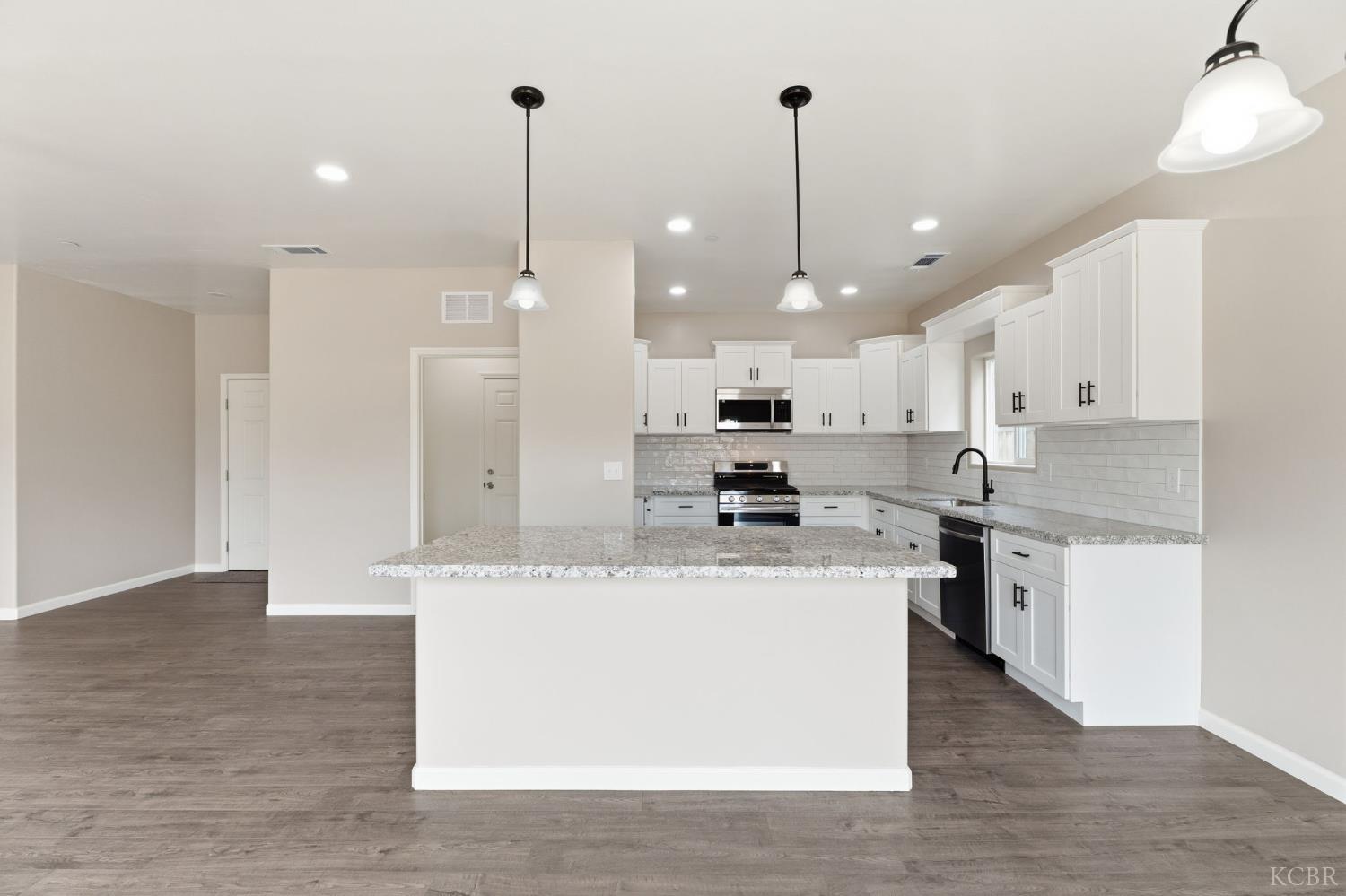 3447 E Douglas Ave, Visalia, CA 93292