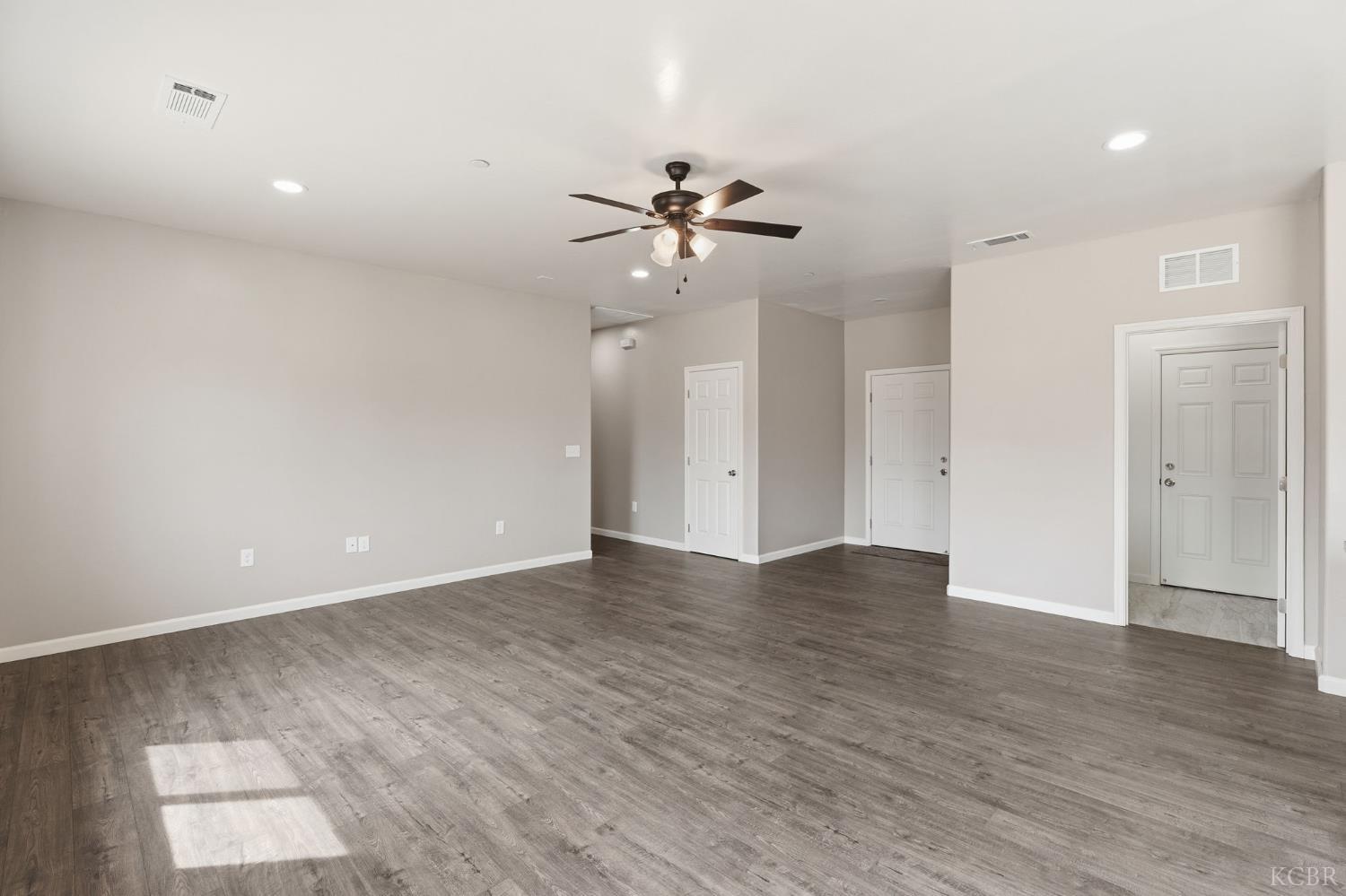 3447 E Douglas Ave, Visalia, CA 93292