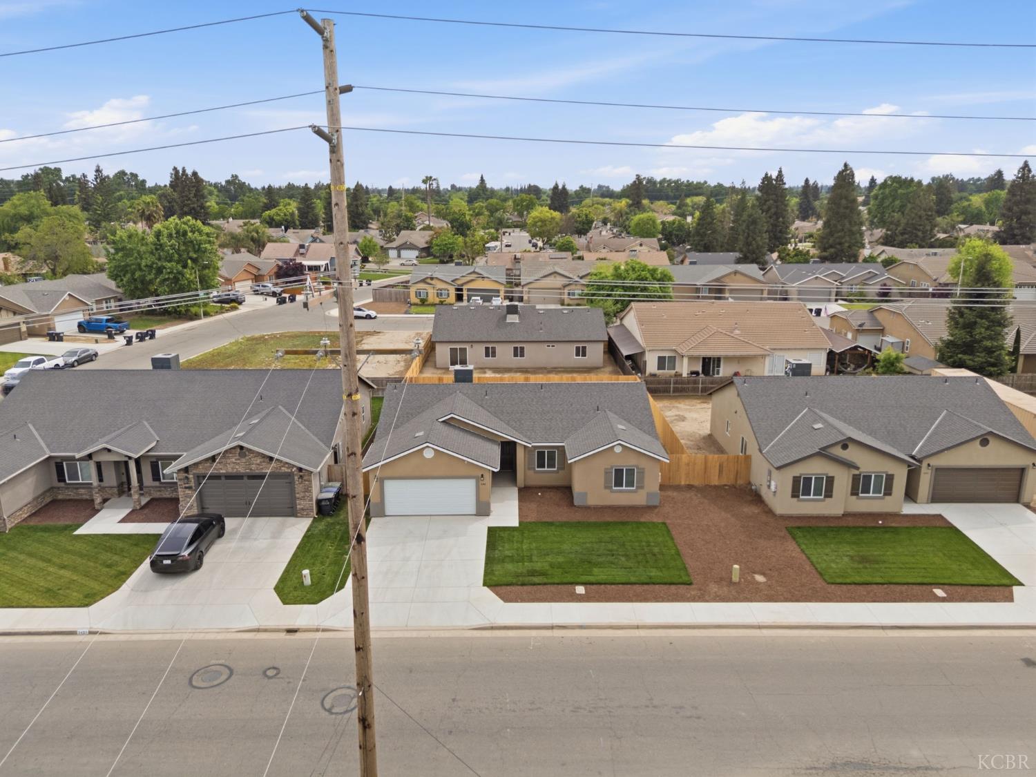 3447 E Douglas Ave, Visalia, CA 93292