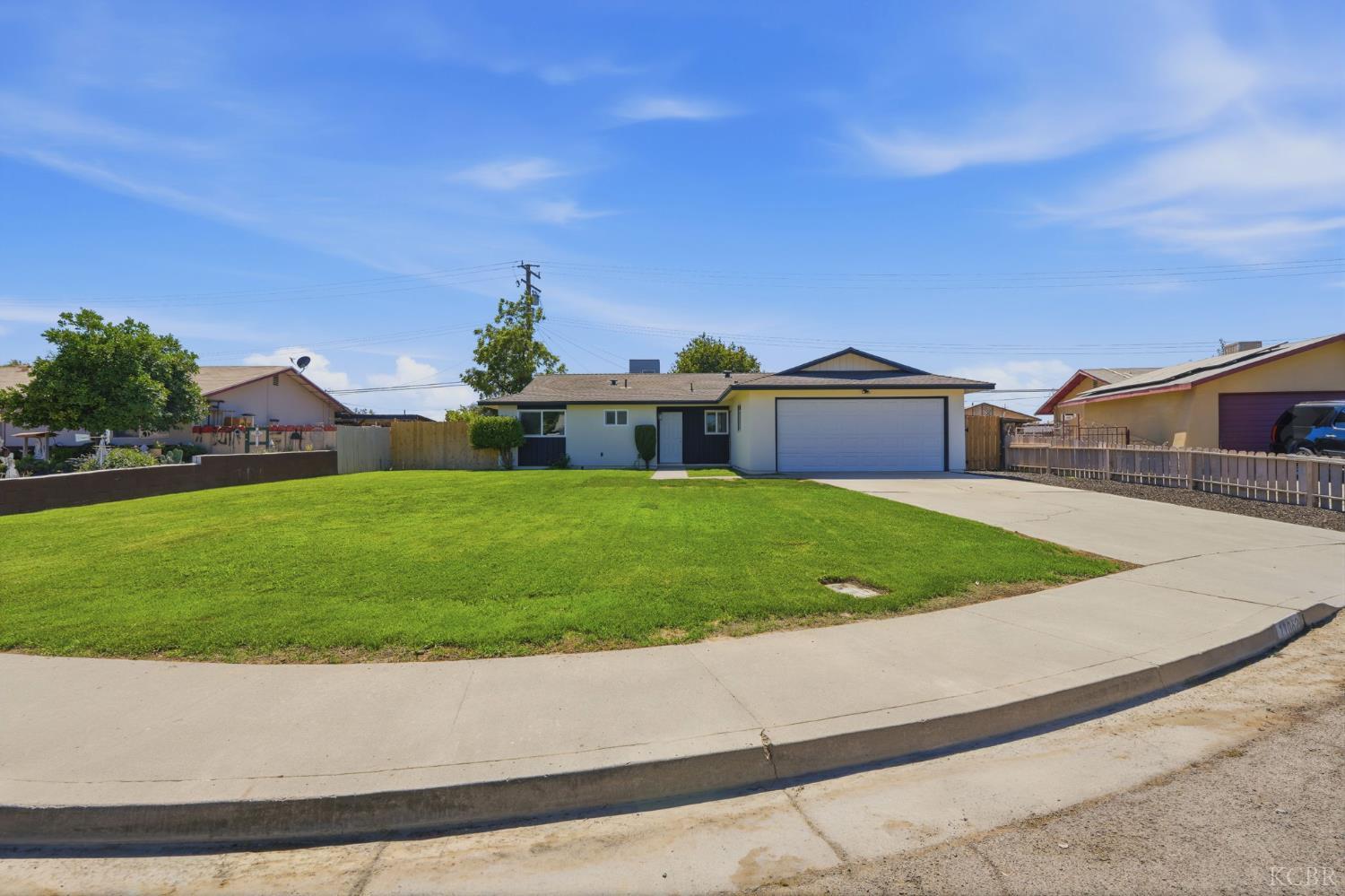11062 Randall Cir, Armona, CA 93202