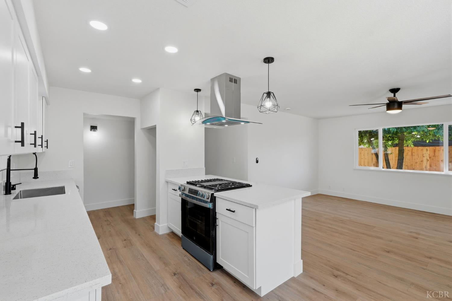 11062 Randall Cir, Armona, CA 93202