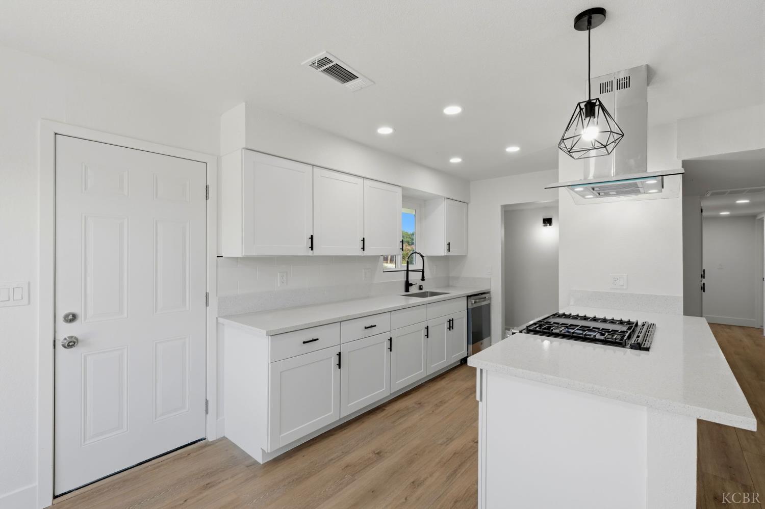 11062 Randall Cir, Armona, CA 93202