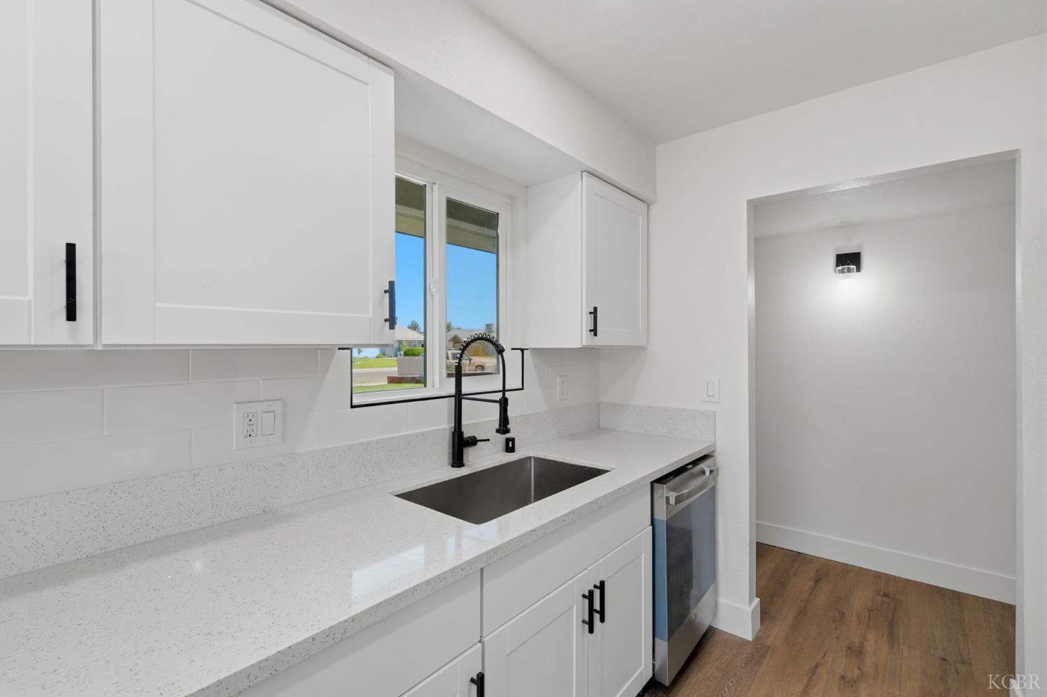 11062 Randall Cir, Armona, CA 93202