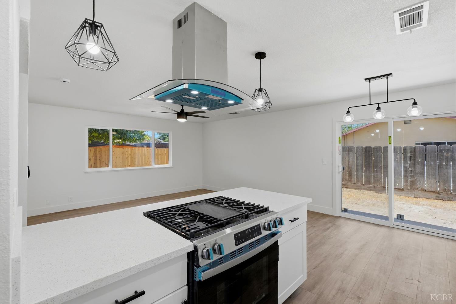 11062 Randall Cir, Armona, CA 93202