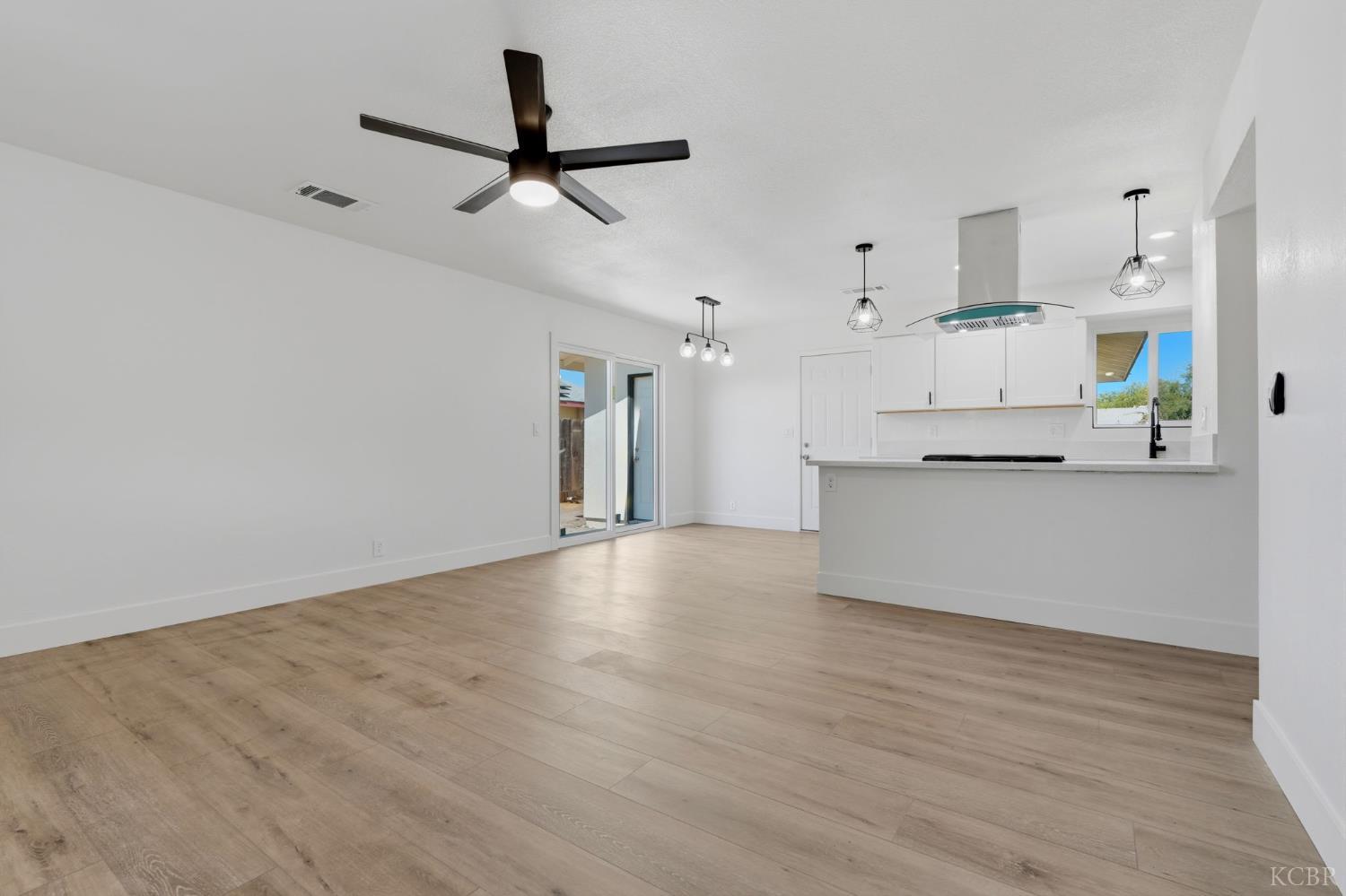 11062 Randall Cir, Armona, CA 93202