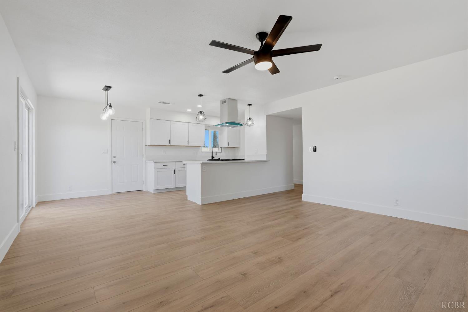 11062 Randall Cir, Armona, CA 93202