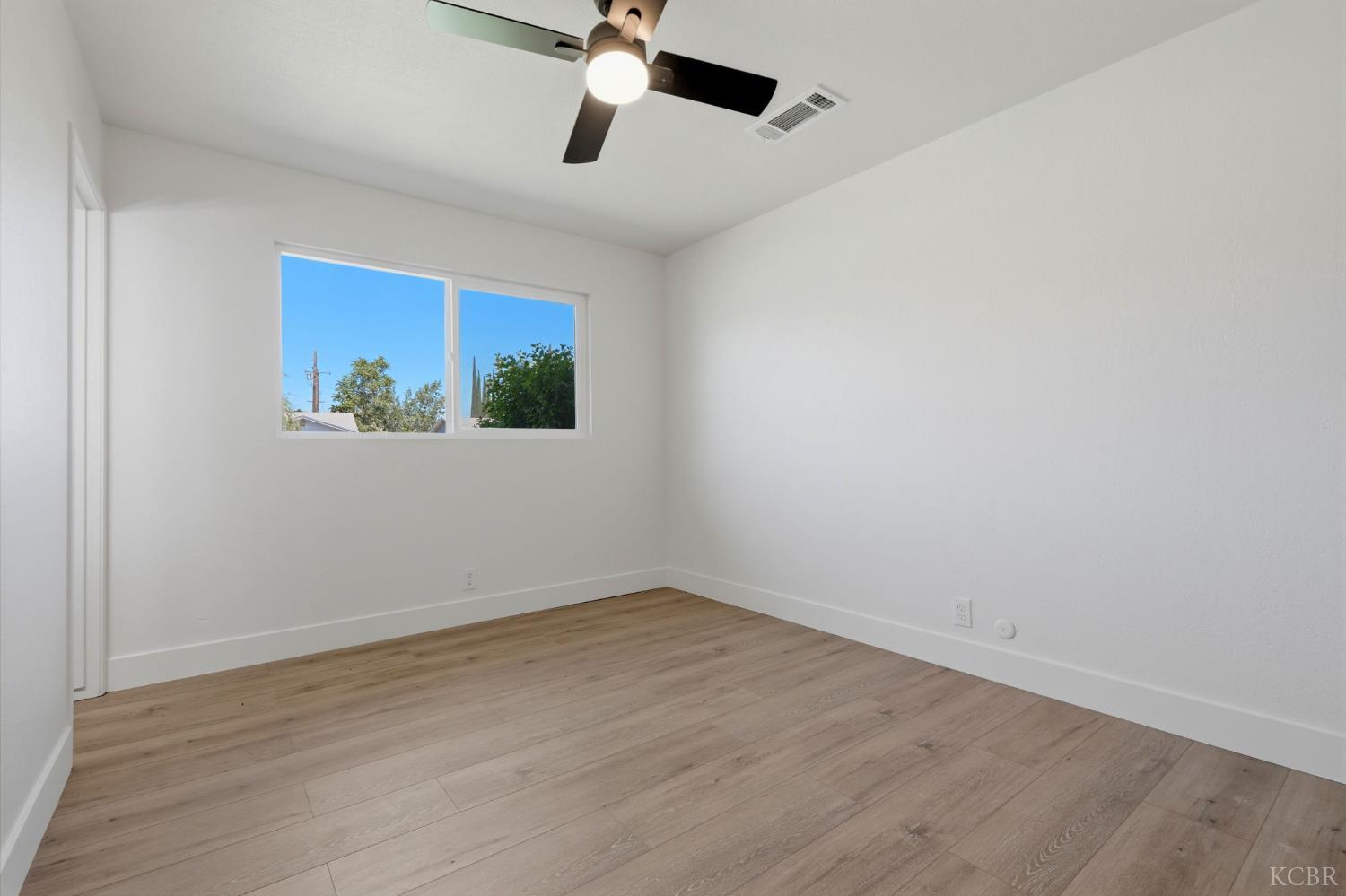 11062 Randall Cir, Armona, CA 93202