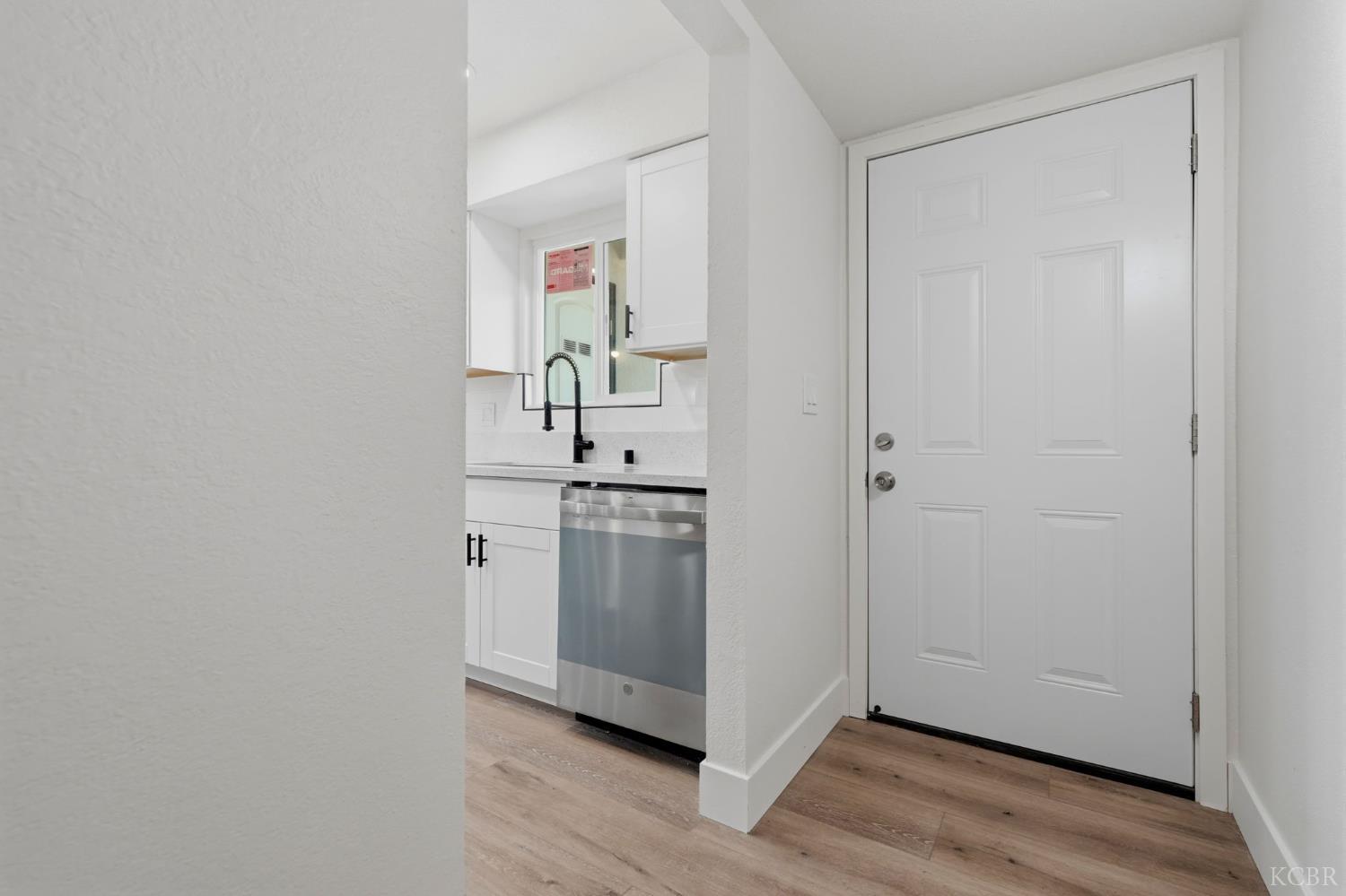 11062 Randall Cir, Armona, CA 93202