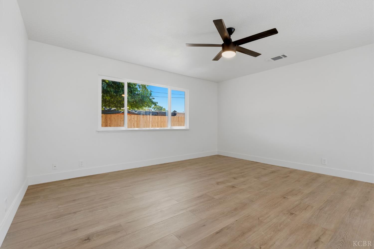 11062 Randall Cir, Armona, CA 93202