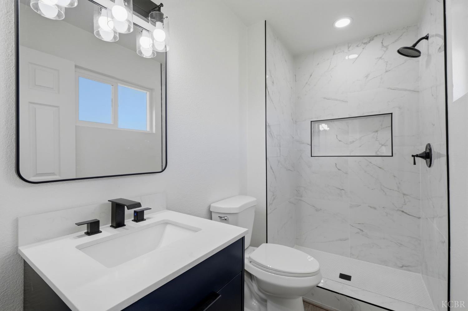 11062 Randall Cir, Armona, CA 93202