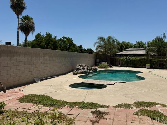 2431 Ranier Way, Hanford, CA 93230