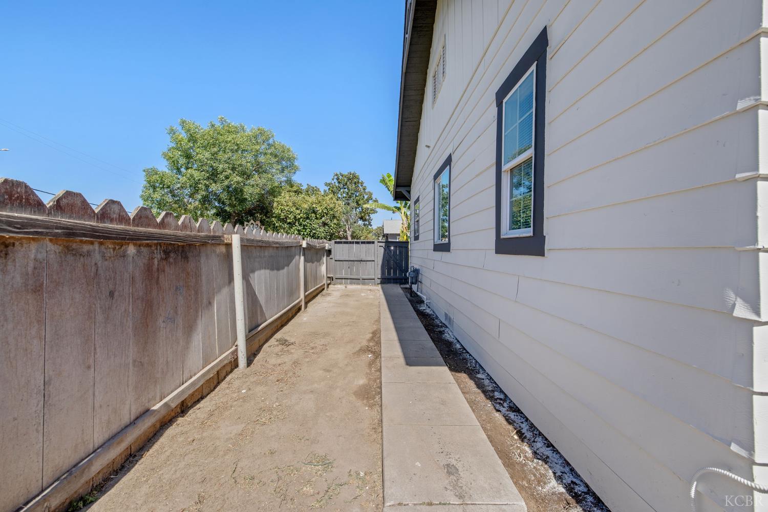 2640 S 11th St, Fresno, CA 93725