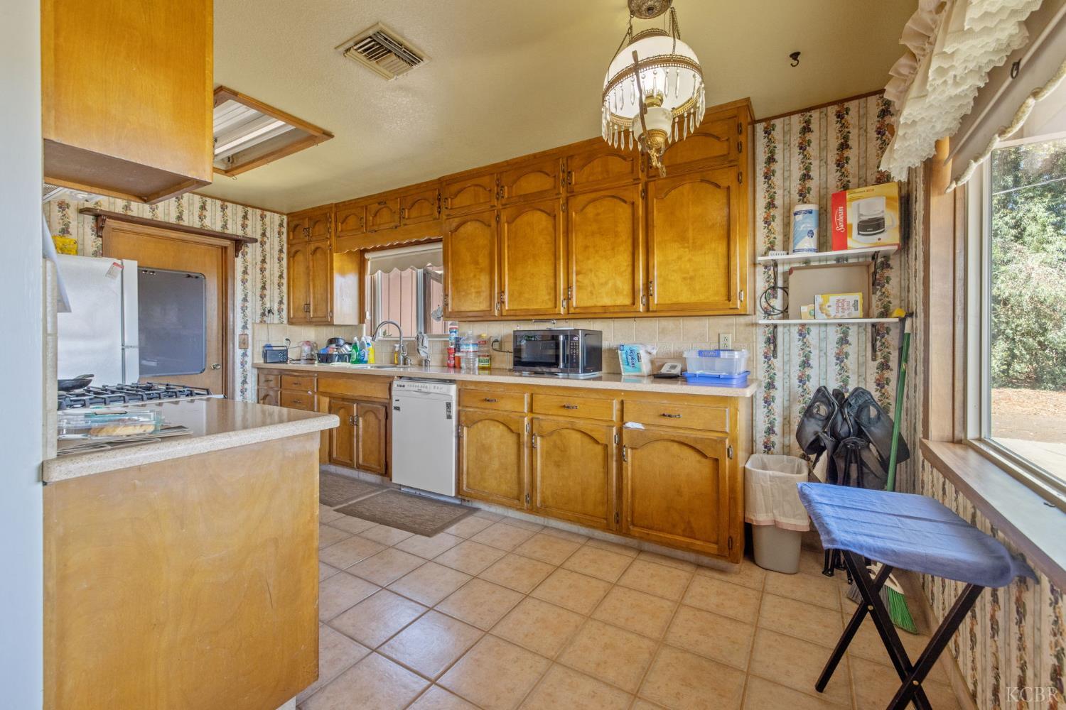 16565 Lacey Blvd, Lemoore, CA 93245
