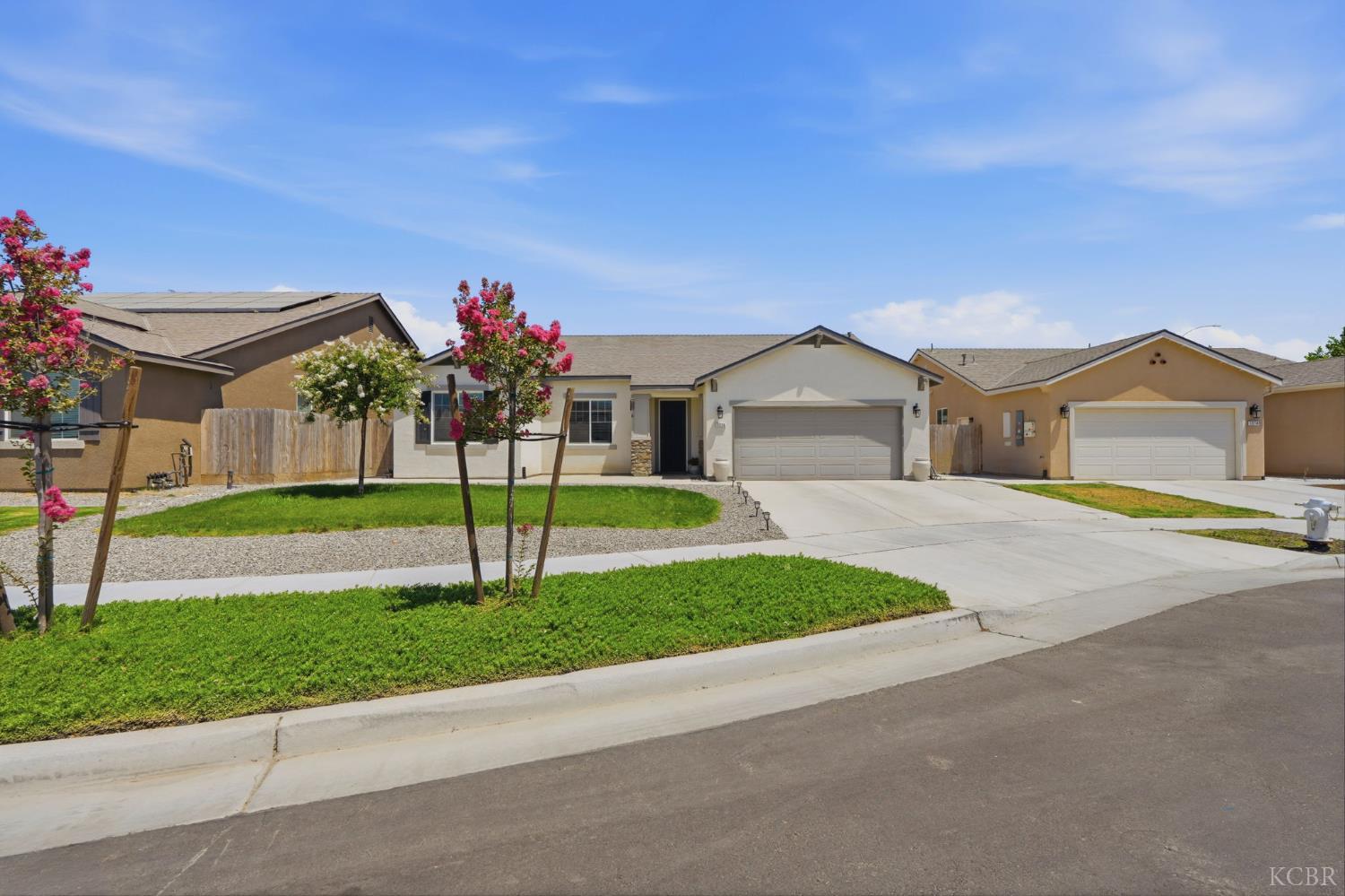 1326 W Sawtooth Pl W, Hanford, CA 93230