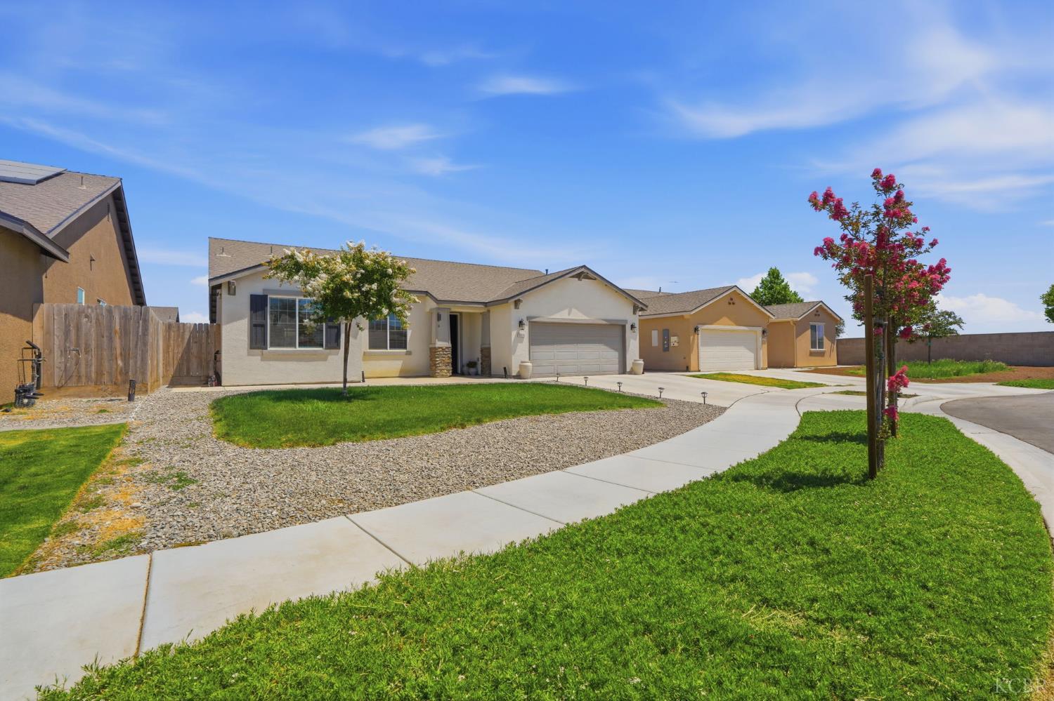 1326 W Sawtooth Pl W, Hanford, CA 93230