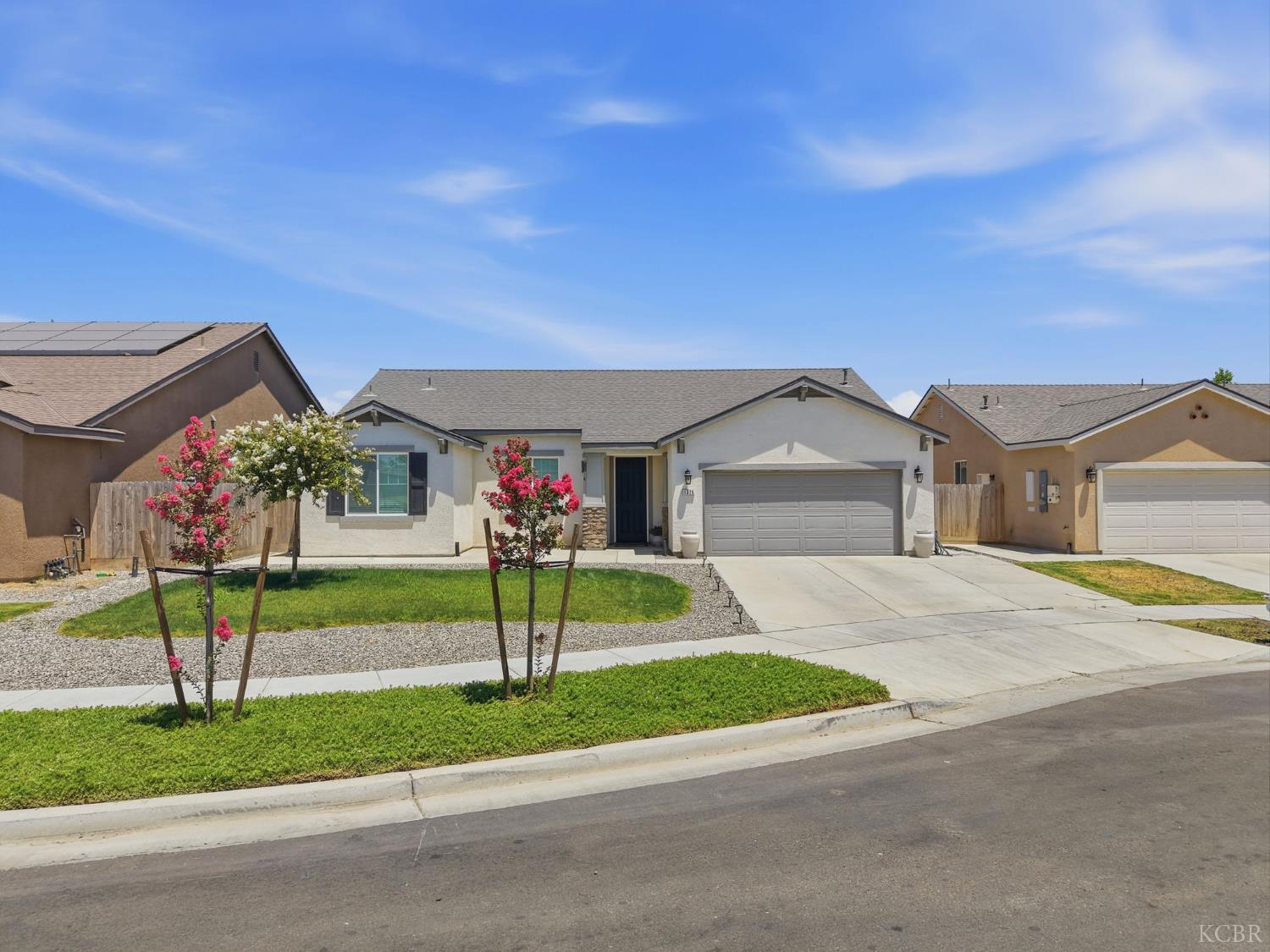 1326 W Sawtooth Pl W, Hanford, CA 93230