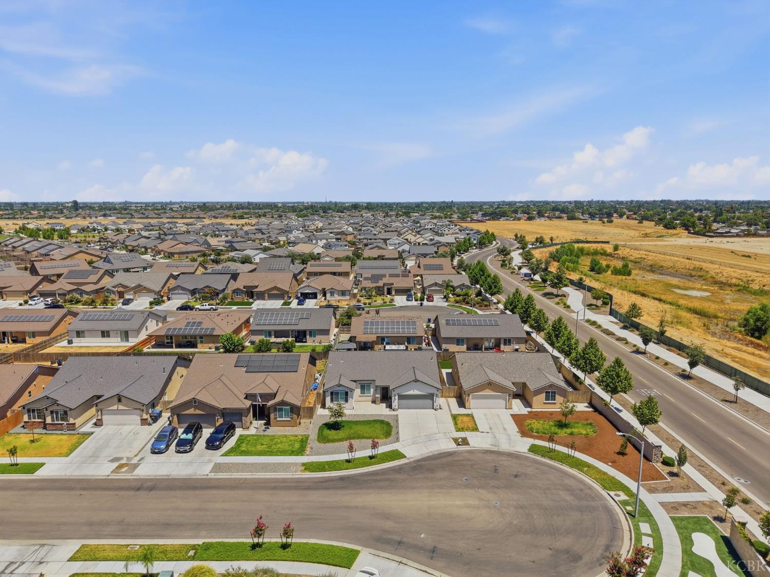 1326 W Sawtooth Pl W, Hanford, CA 93230