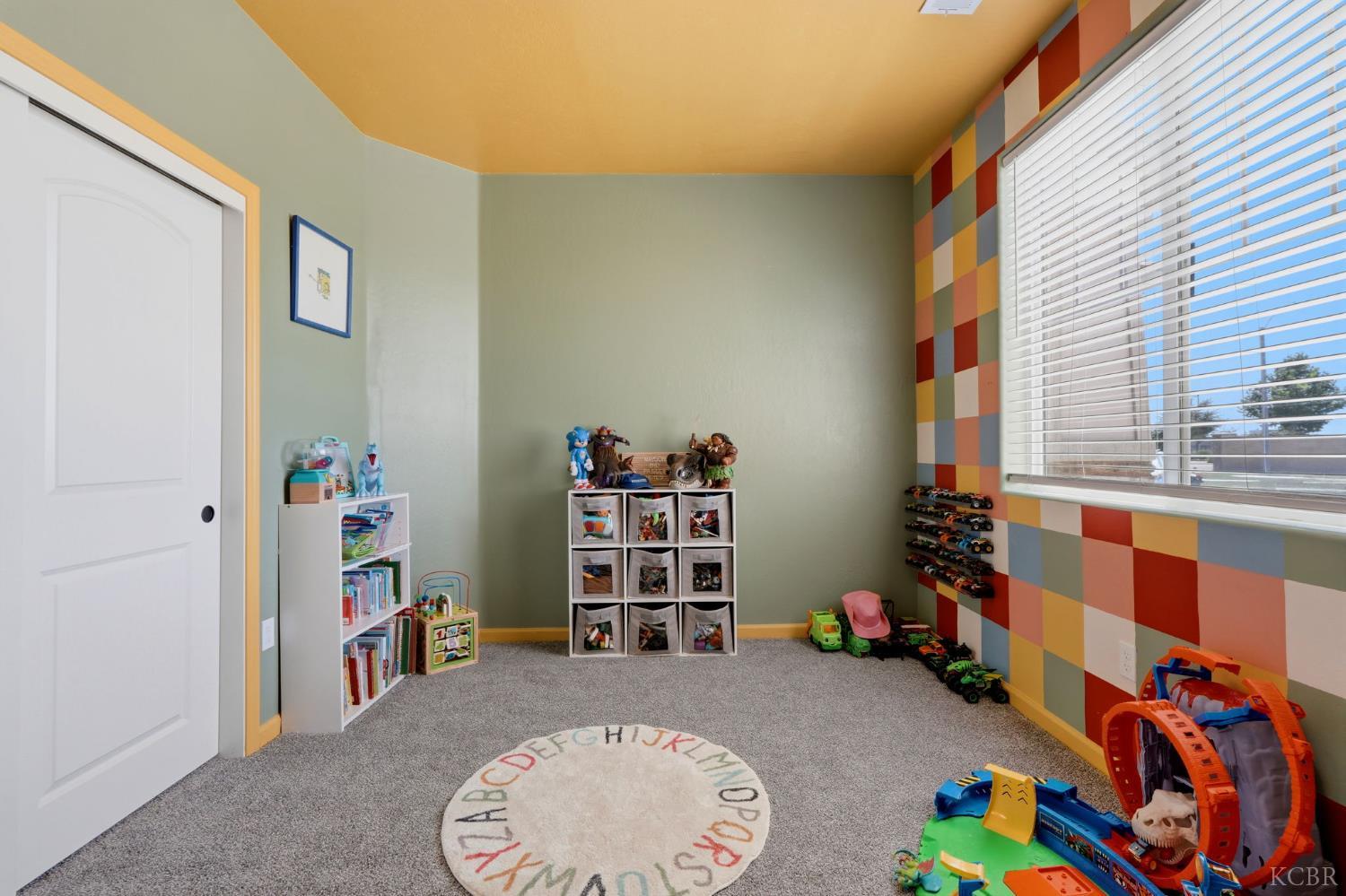 1326 W Sawtooth Pl W, Hanford, CA 93230