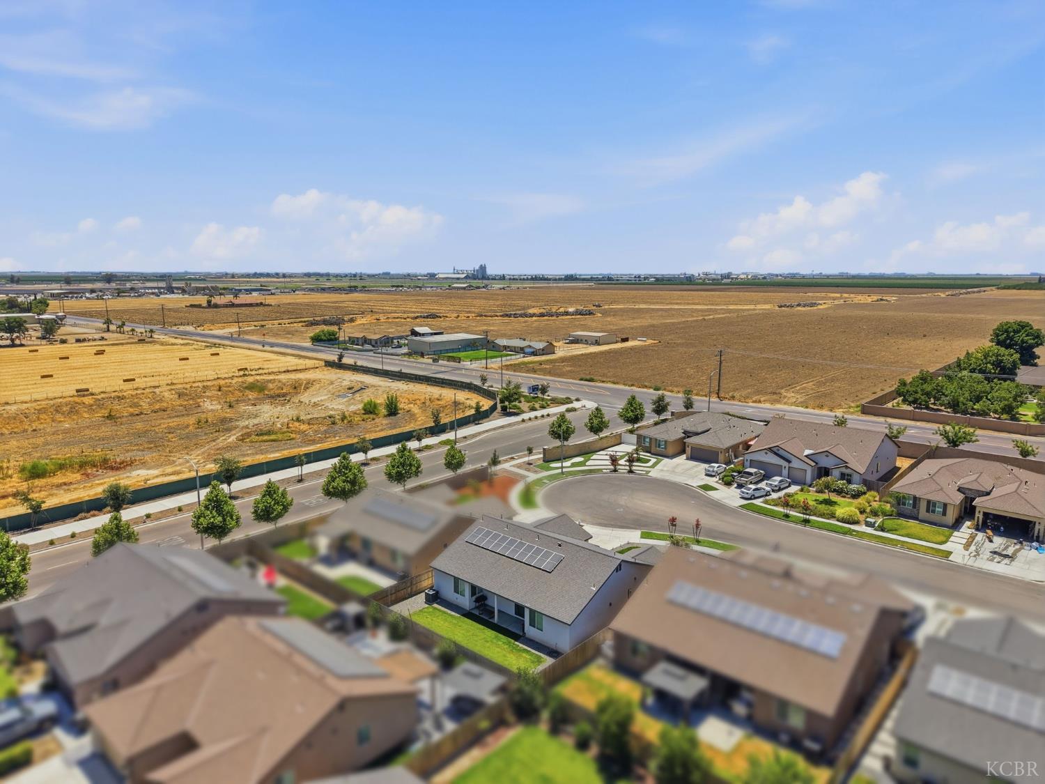 1326 W Sawtooth Pl W, Hanford, CA 93230