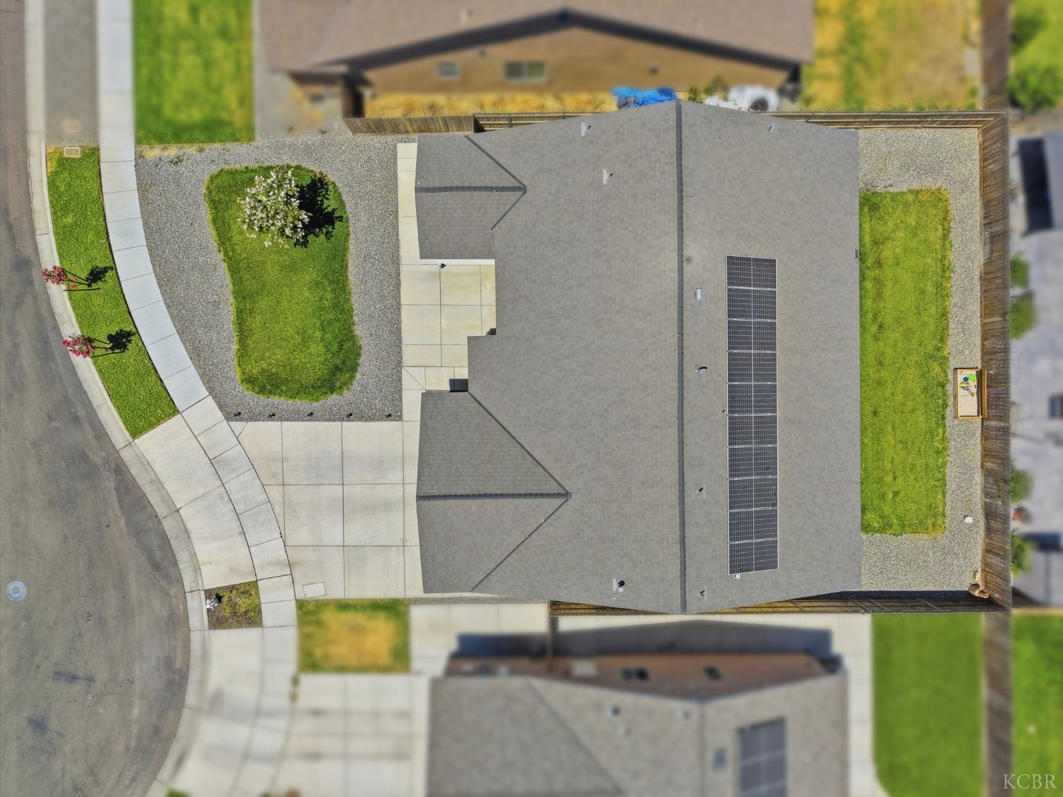 1326 W Sawtooth Pl W, Hanford, CA 93230