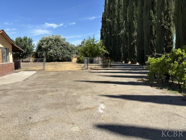 684 Oleander Ave, Lemoore, CA 93245