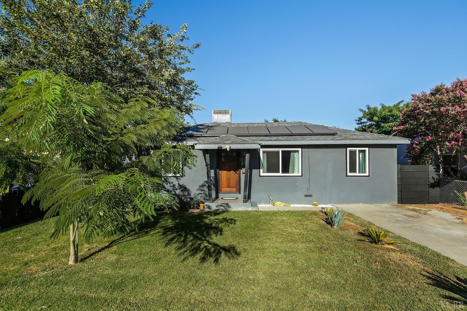 820 S Bradley St, Visalia, CA 93292