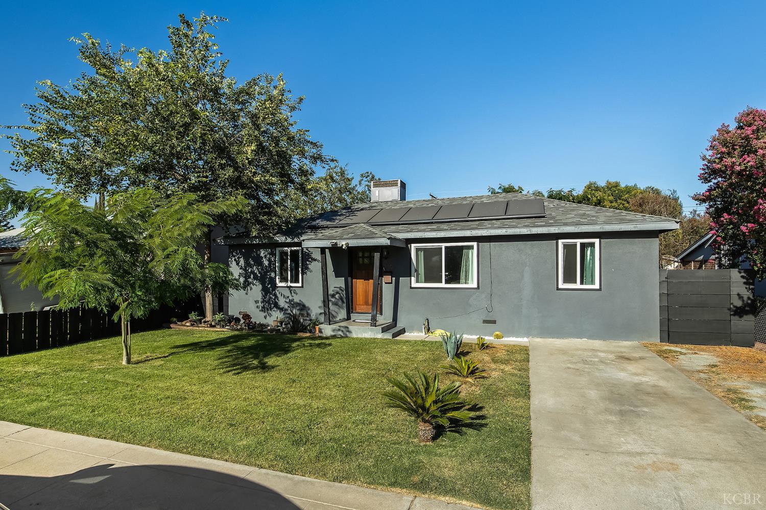 820 S Bradley St, Visalia, CA 93292
