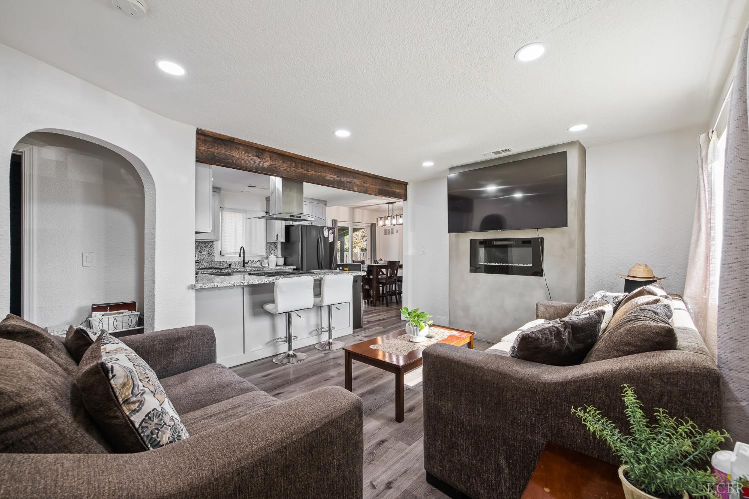 820 S Bradley St, Visalia, CA 93292