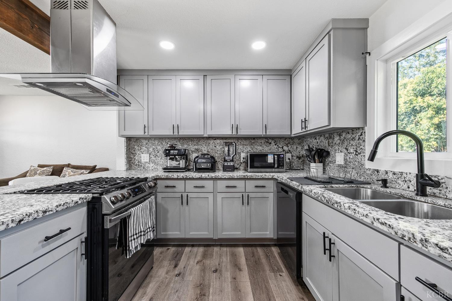820 S Bradley St, Visalia, CA 93292