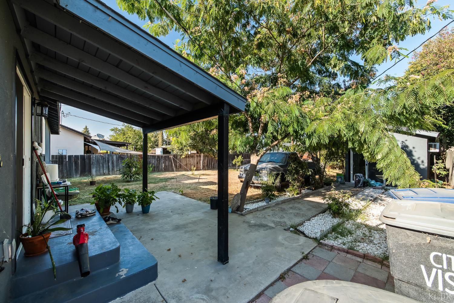 820 S Bradley St, Visalia, CA 93292