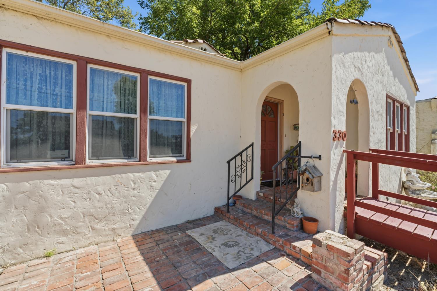 330 W Malone St, Hanford, CA 93230