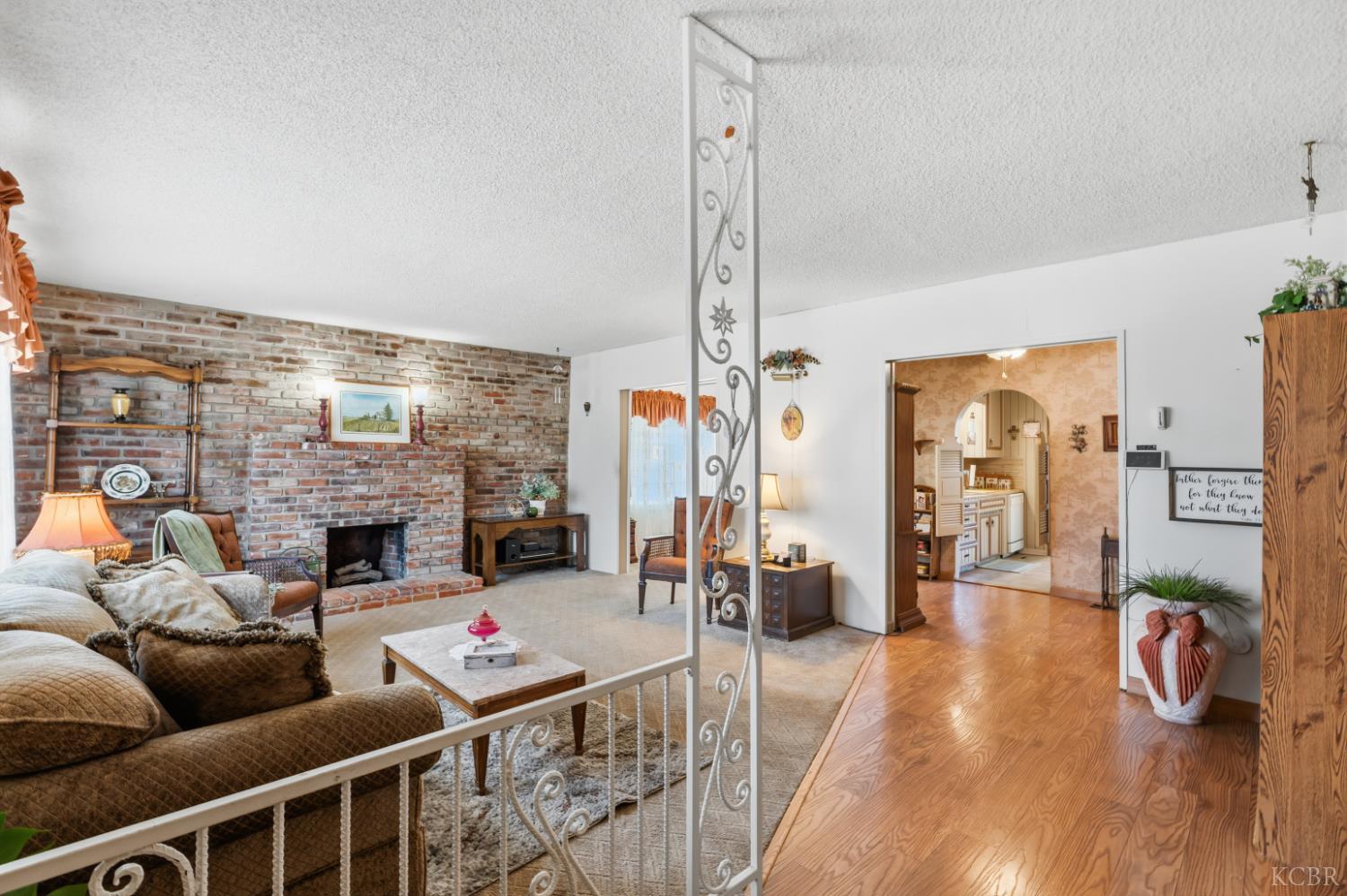 330 W Malone St, Hanford, CA 93230