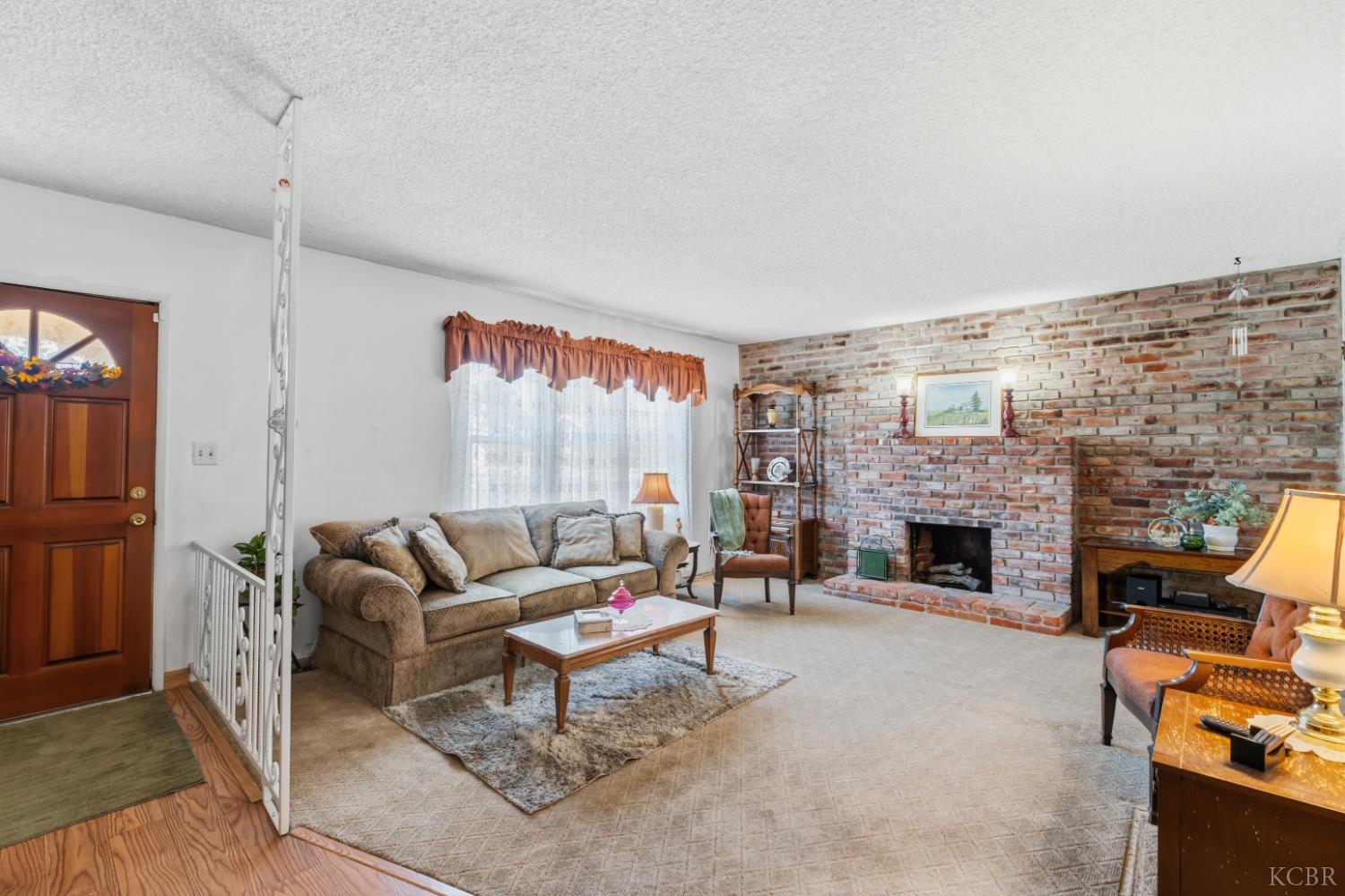 330 W Malone St, Hanford, CA 93230