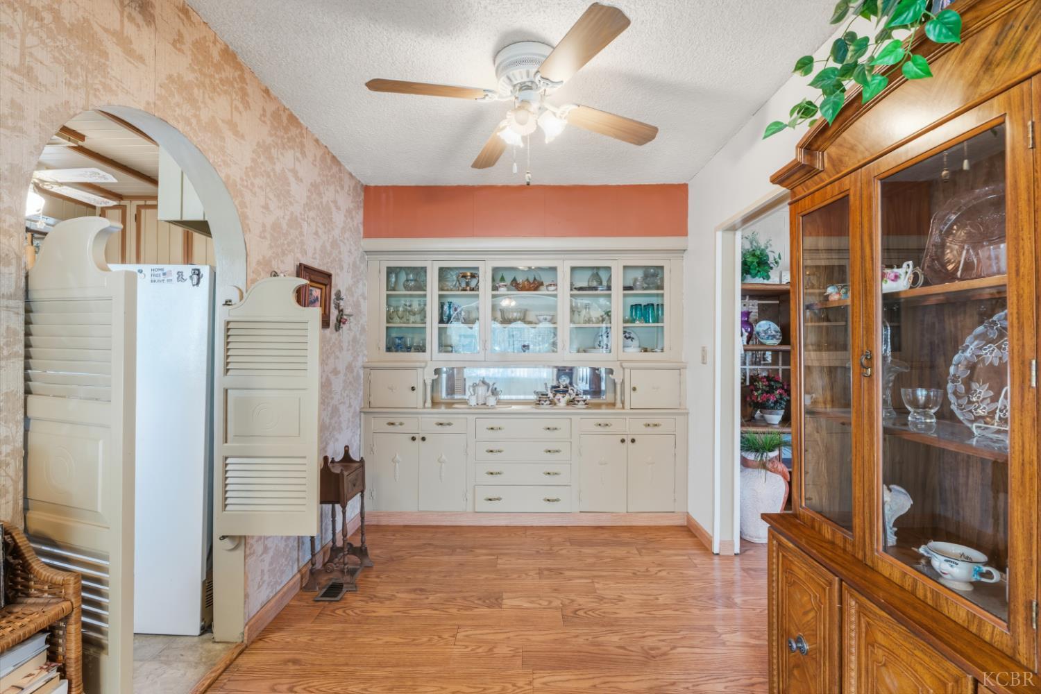 330 W Malone St, Hanford, CA 93230