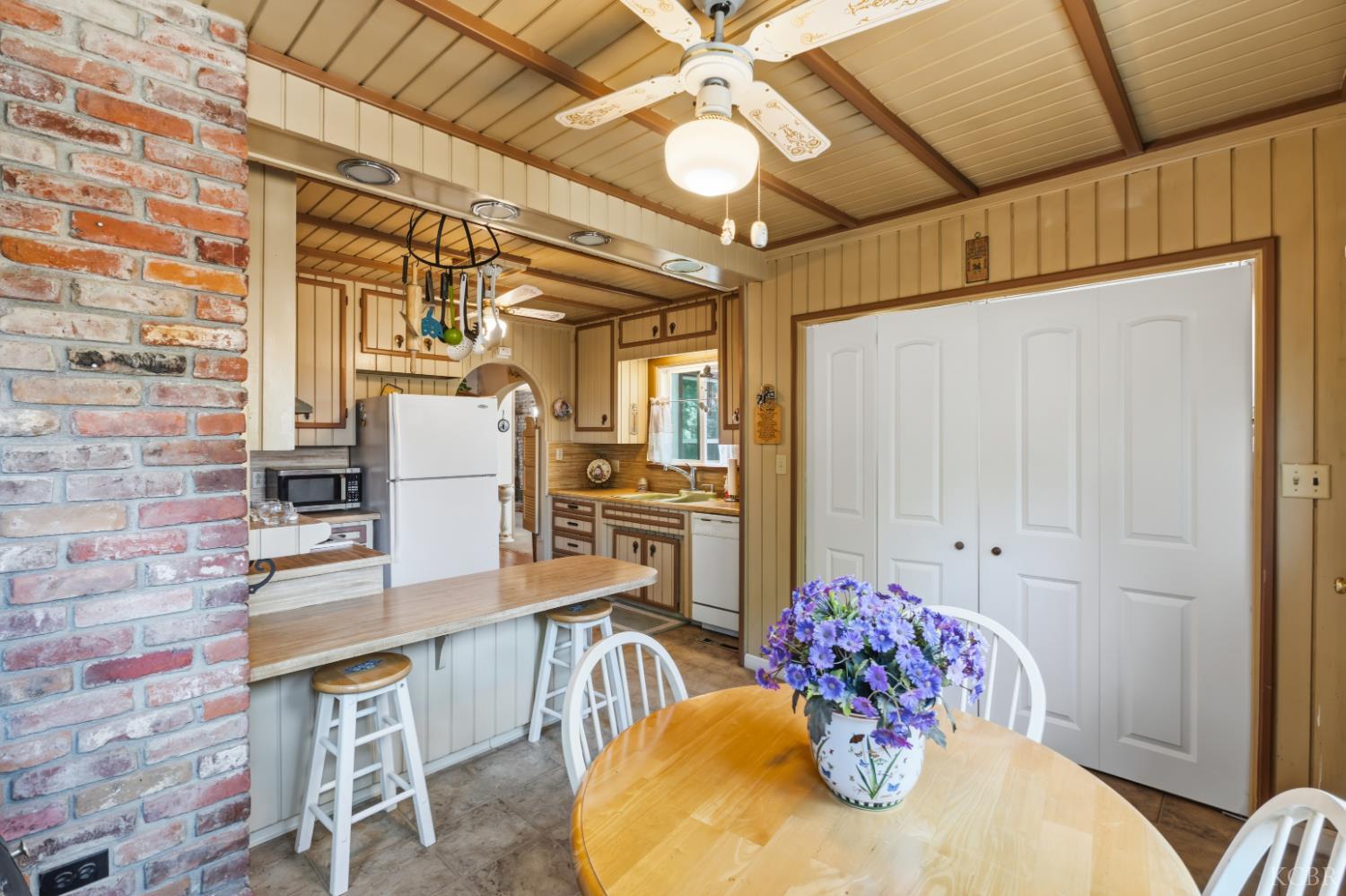 330 W Malone St, Hanford, CA 93230