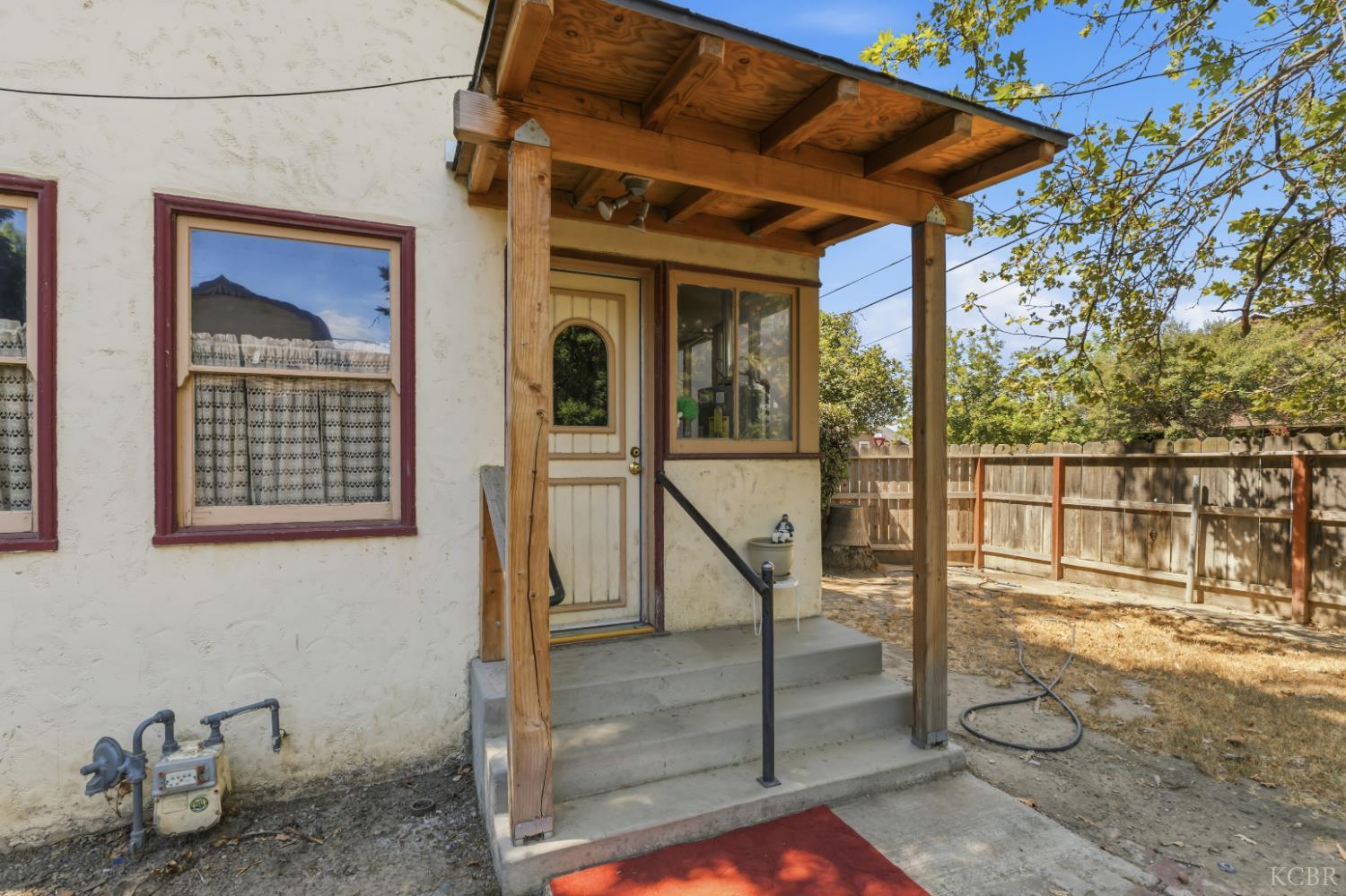 330 W Malone St, Hanford, CA 93230