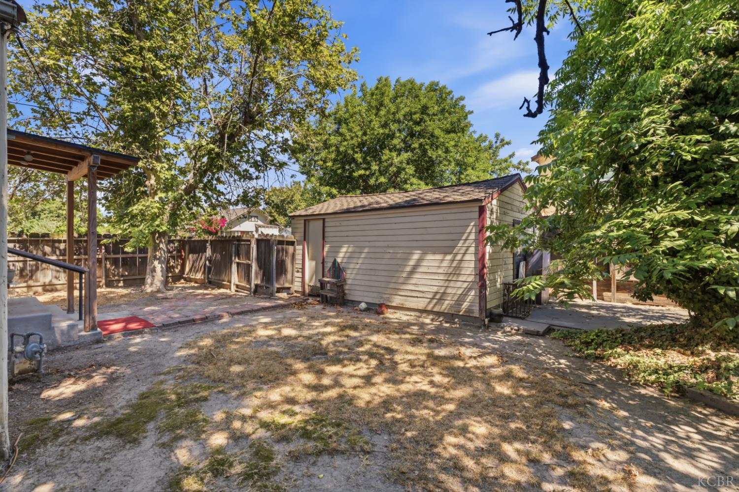 330 W Malone St, Hanford, CA 93230