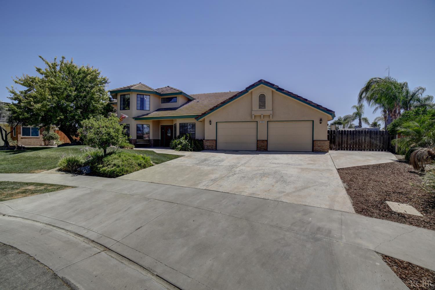 420 Beech Pl, Lemoore, CA 93245