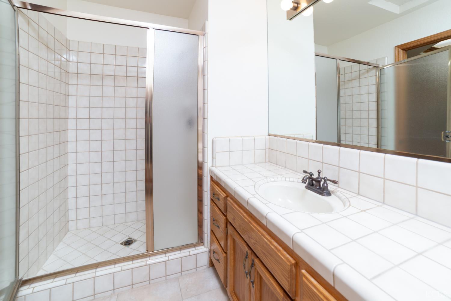 420 Beech Pl, Lemoore, CA 93245